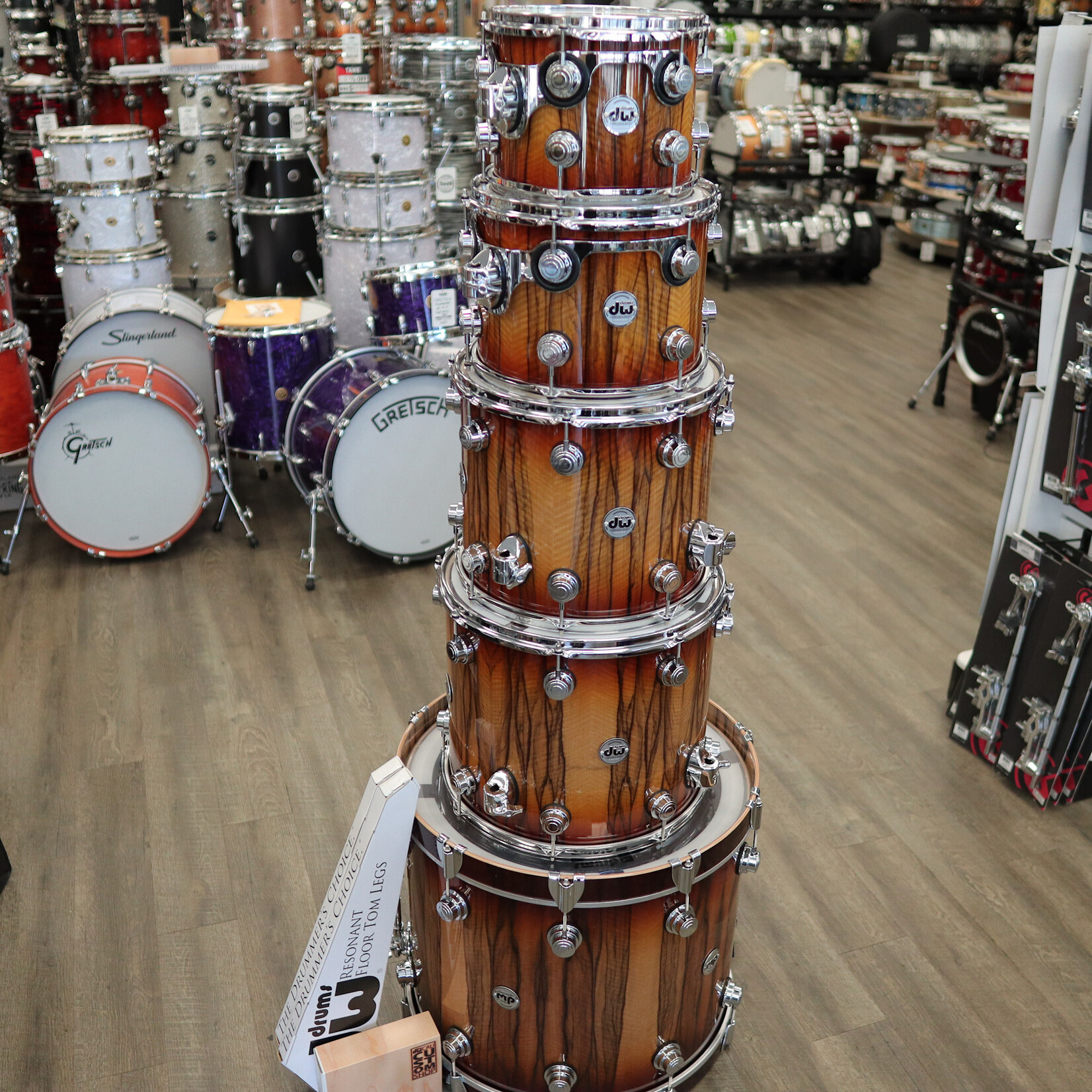 DW DW Collector's Series Exotic "333" Maple 5-PC Shell Pack 22/10/12/14/16 (Almond Burst over Black Limba, Chrome HW)