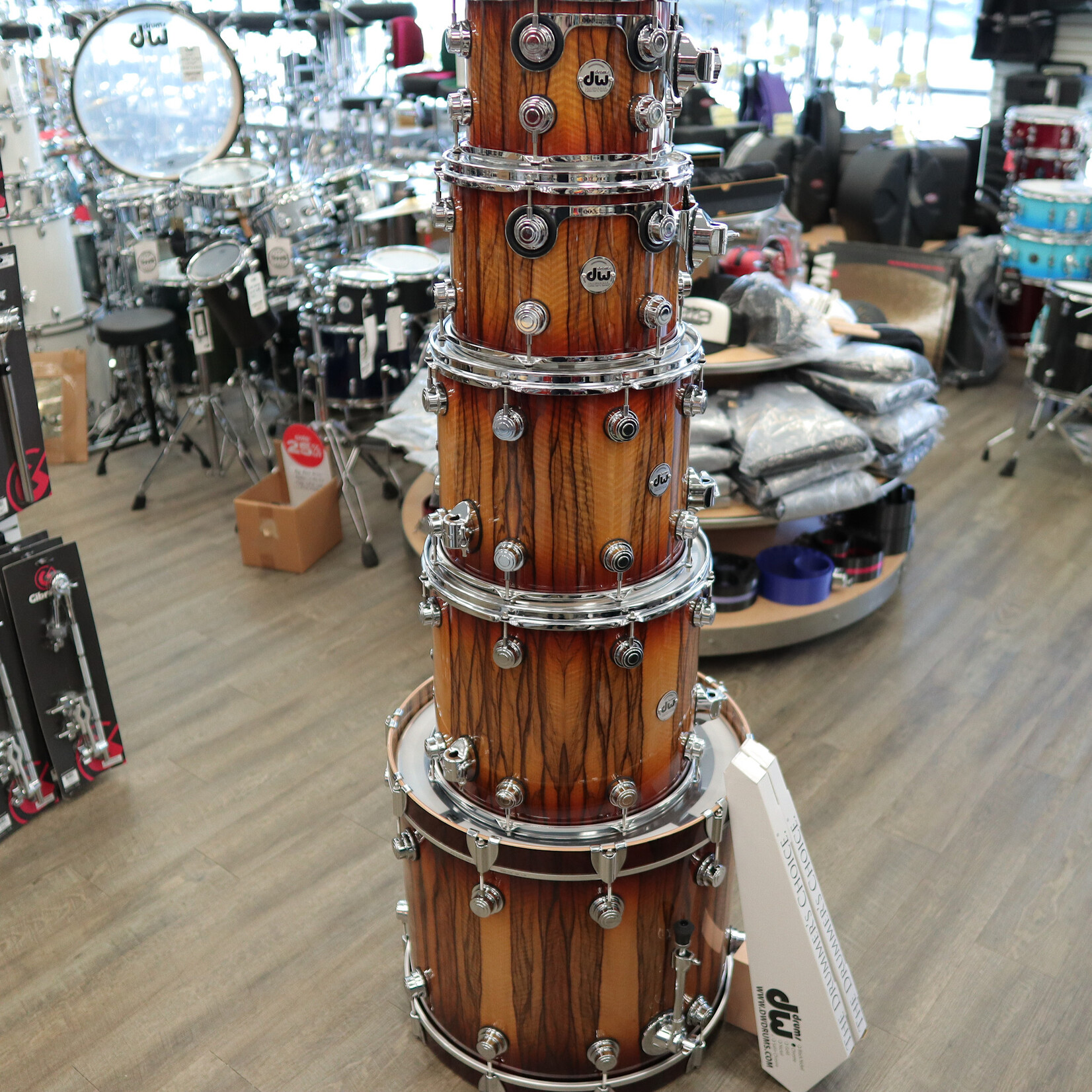 DW DW Collector's Series Exotic "333" Maple 5-PC Shell Pack 22/10/12/14/16 (Almond Burst over Black Limba, Chrome HW)