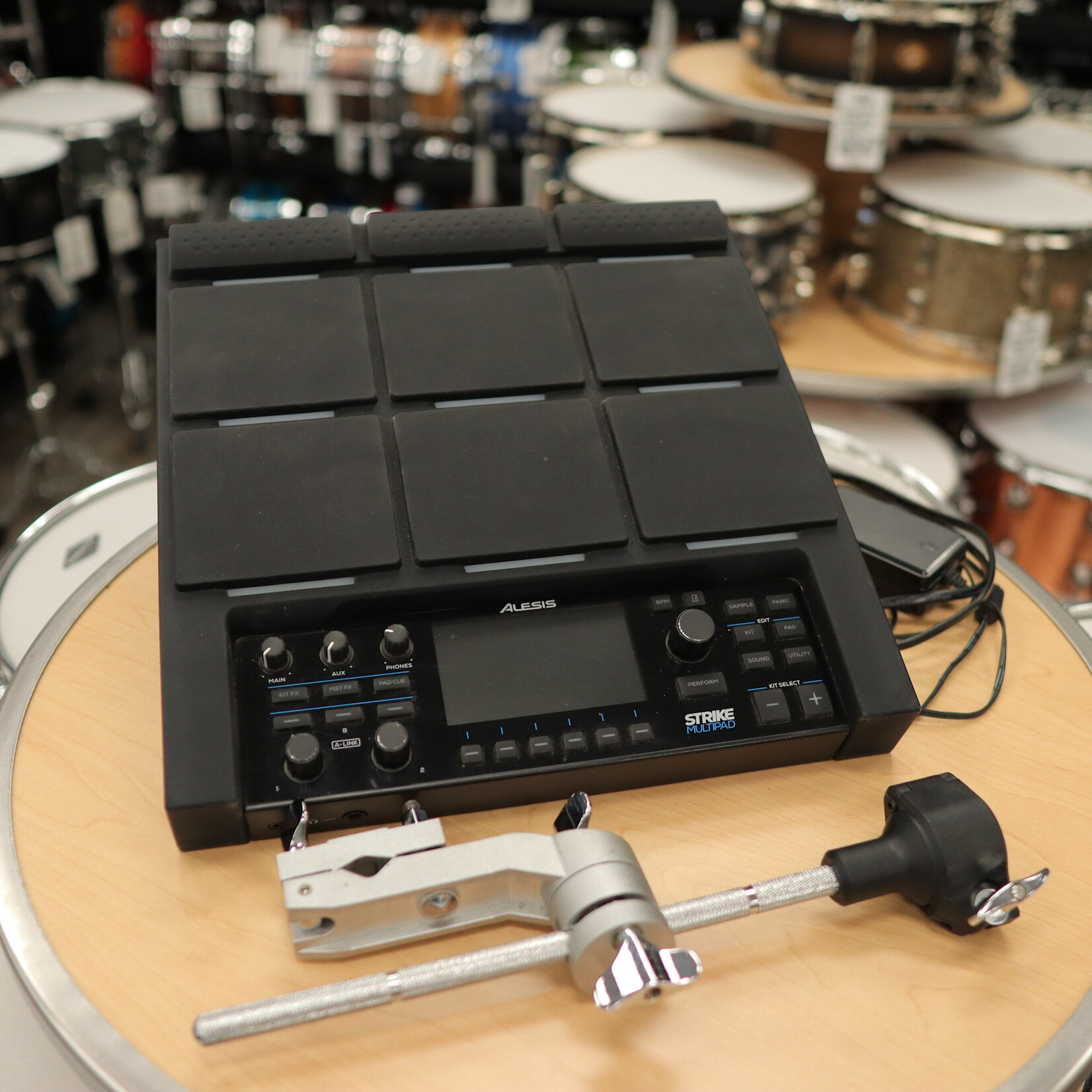 Alesis Pre-Owned Alesis Strike Multipad w/ Clamp Arm