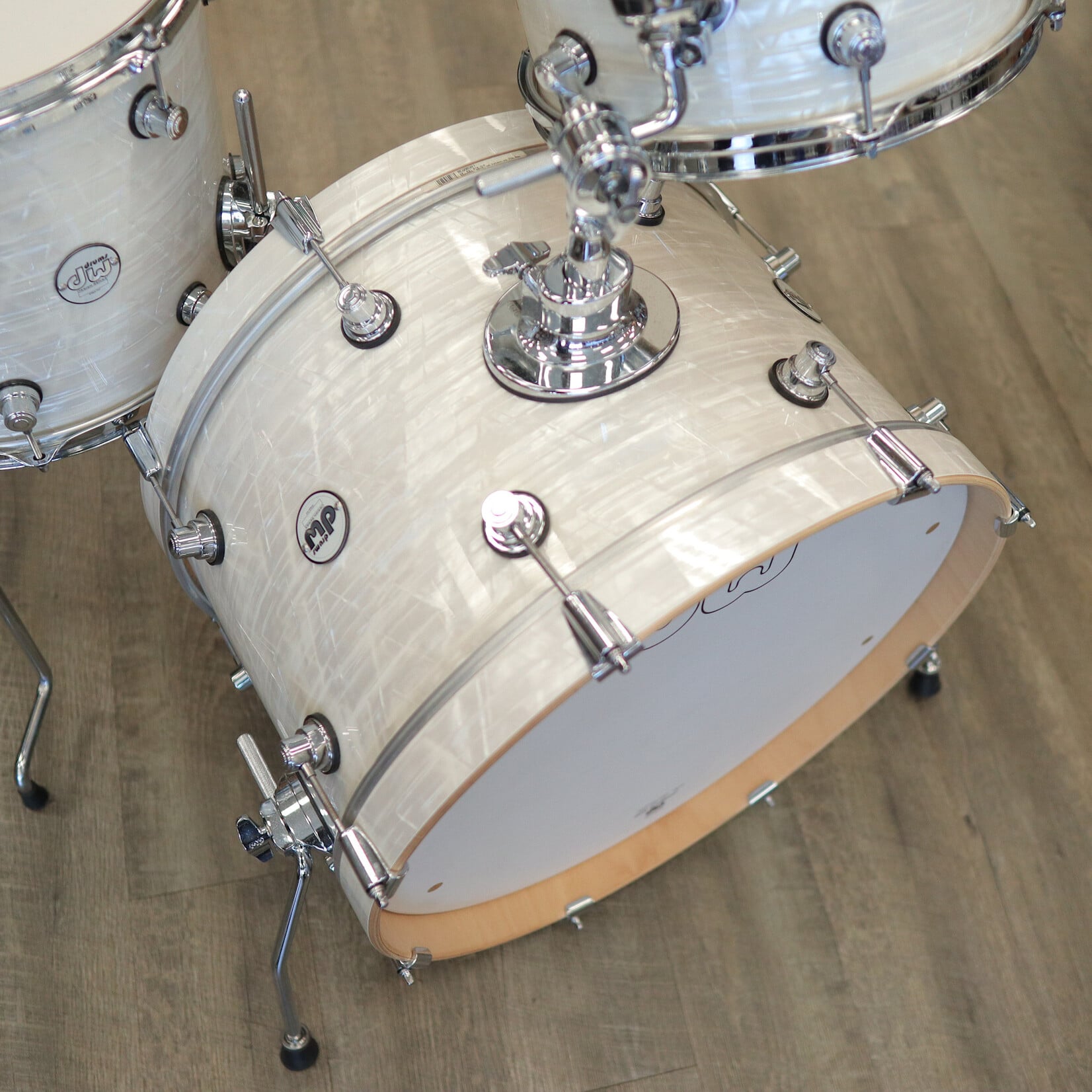 DW Pre-Owned DW Design Series Frequent Flyer 3-pc Shell Pack (20/12/14) White Onyx