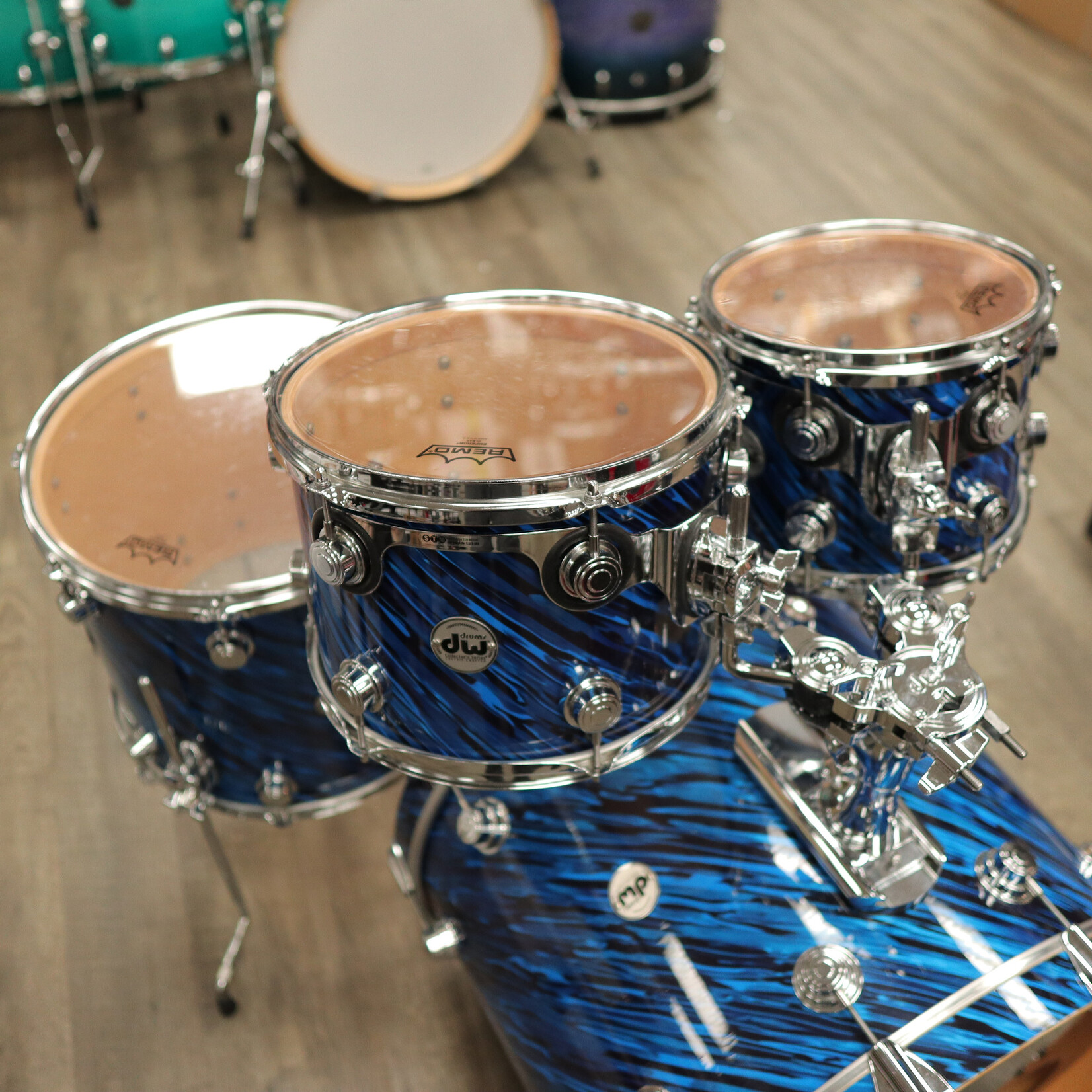 DW Pre-Owned DW Collector's Series 4-Piece Maple Shell Pack 10/12/16/22 (Twisted Blue Oyster)