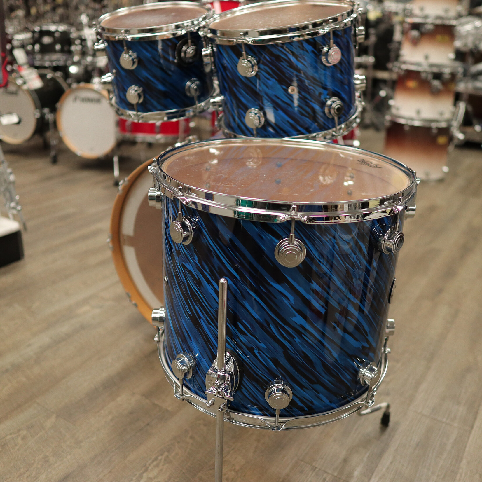 DW Pre-Owned DW Collector's Series 4-Piece Maple Shell Pack 10/12/16/22 (Twisted Blue Oyster)