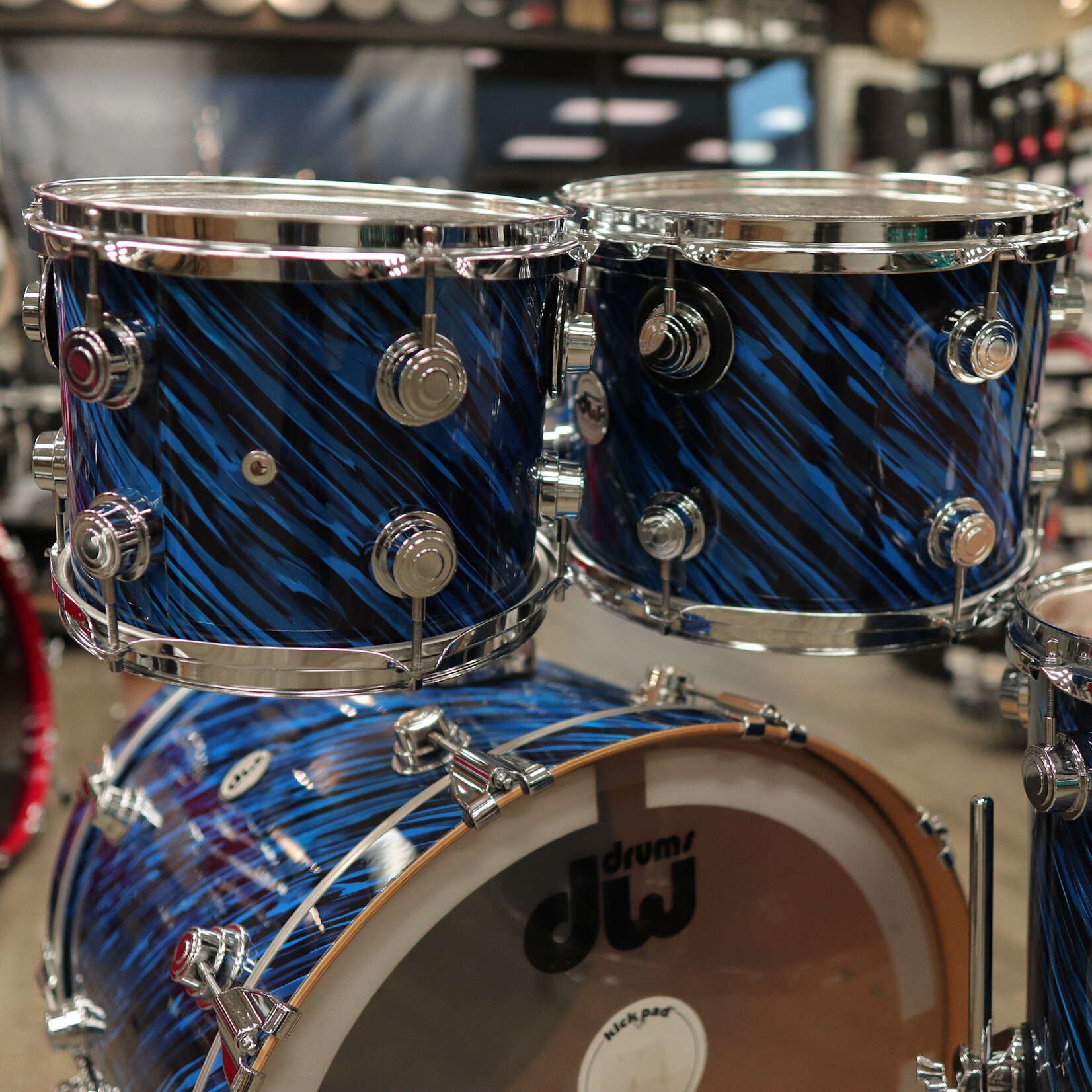 DW Pre-Owned DW Collector's Series 4-Piece Maple Shell Pack 10/12/16/22 (Twisted Blue Oyster)