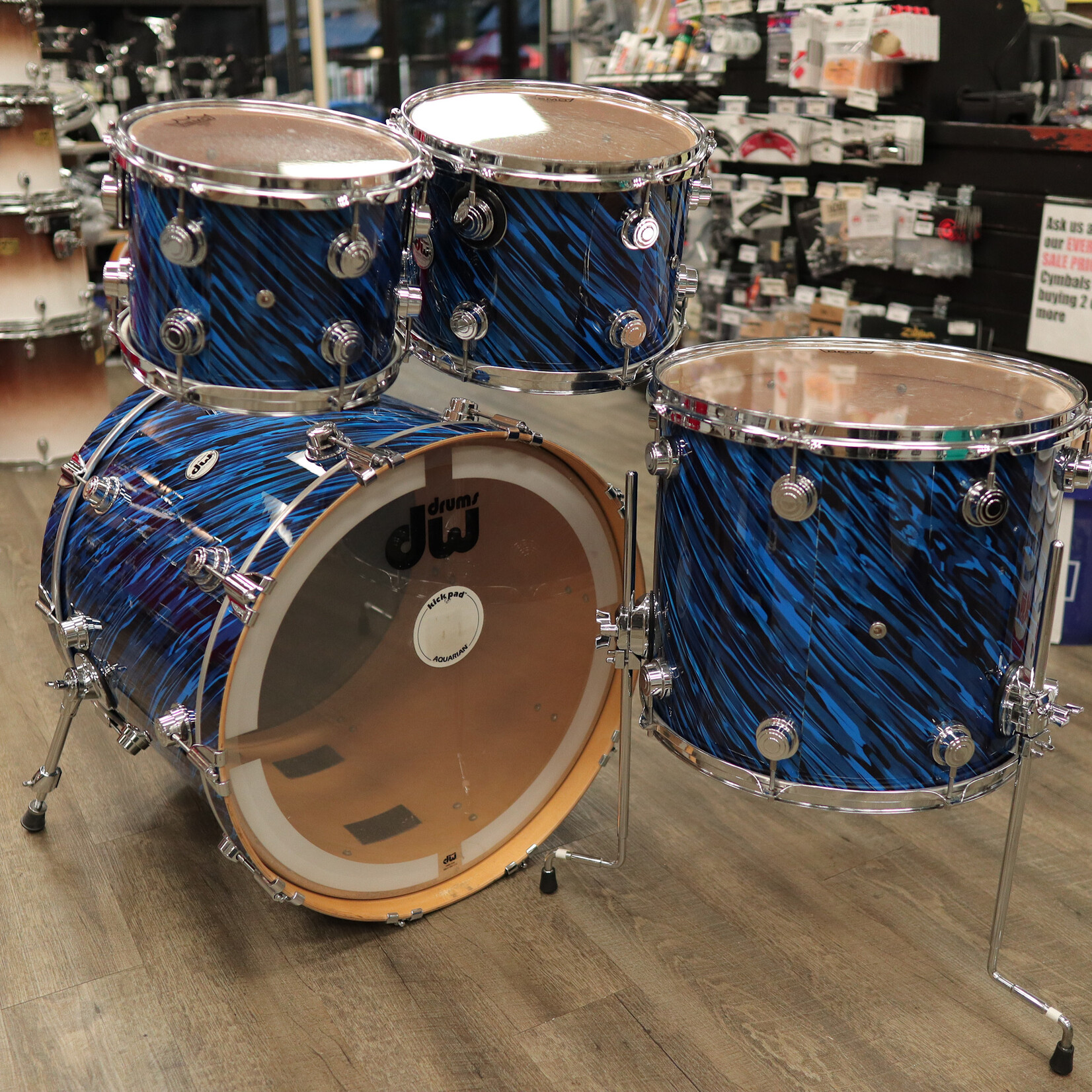 DW Pre-Owned DW Collector's Series 4-Piece Maple Shell Pack 10/12/16/22 (Twisted Blue Oyster)