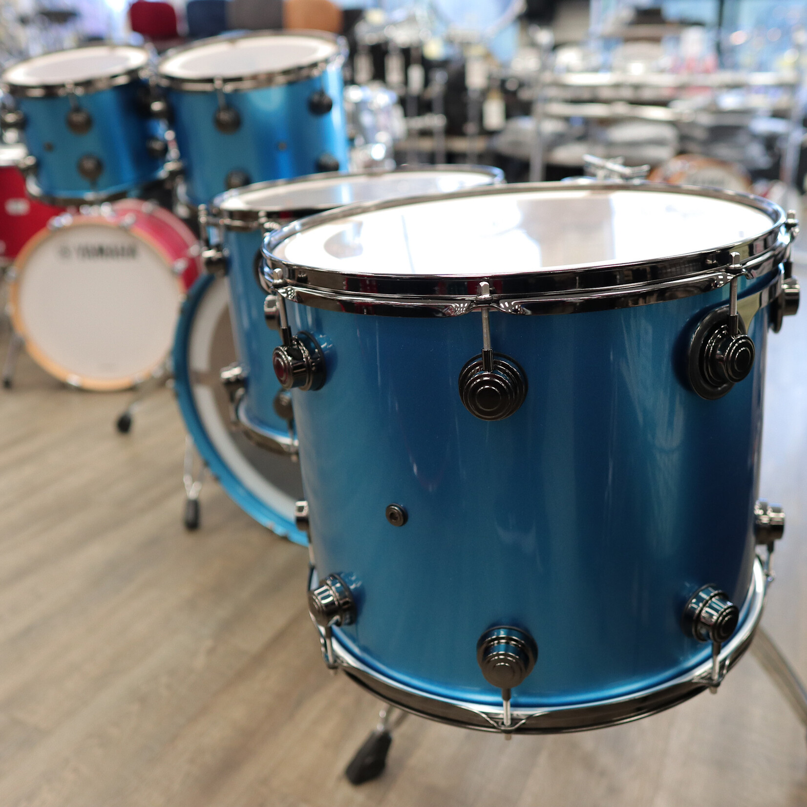 DW DW Collector's Series "SSC" Maple 5-PC Shell Pack 22/10/12/14/16 (Solid Blue Metallic Lacquer w/ Black Nickel Hardware)