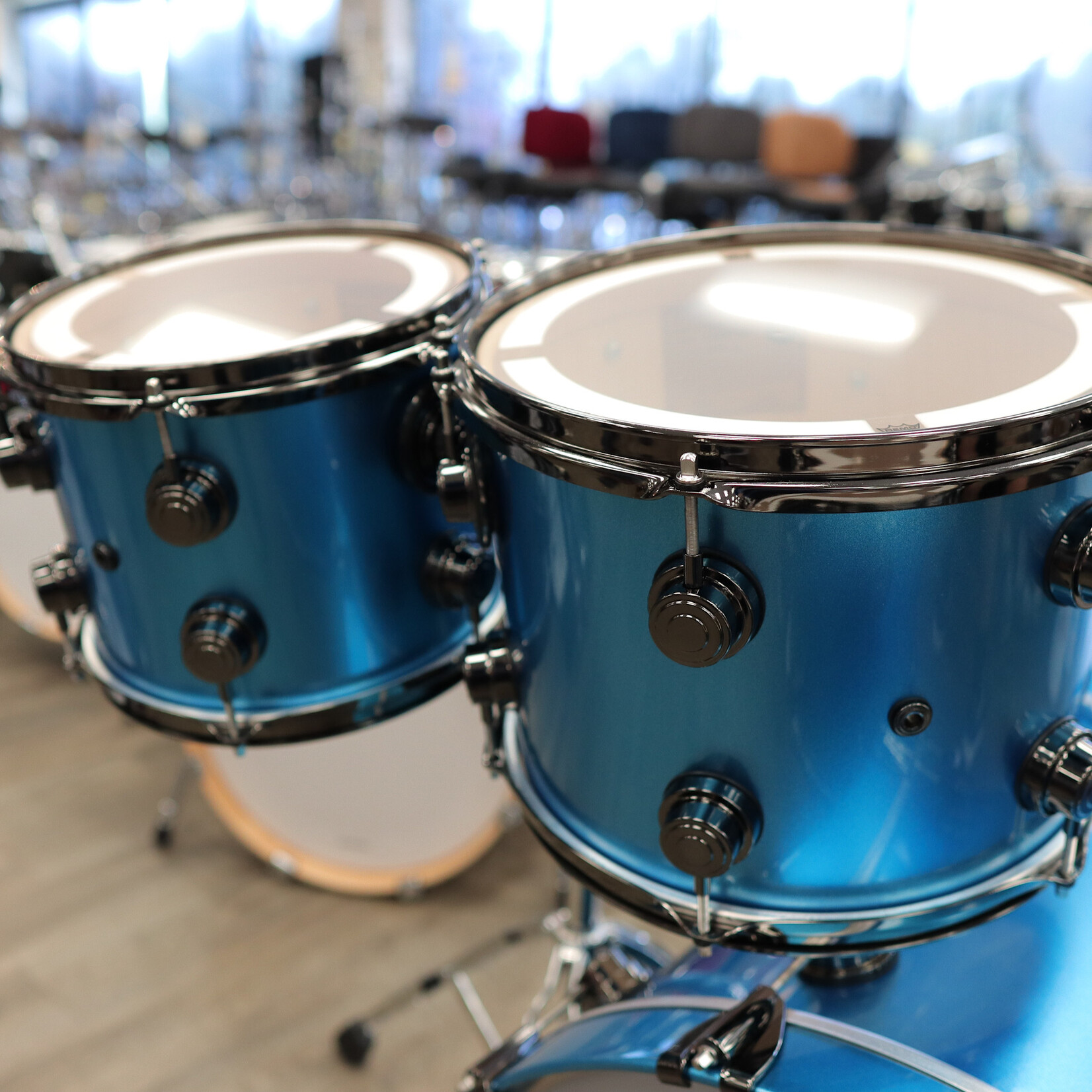 DW DW Collector's Series "SSC" Maple 5-PC Shell Pack 22/10/12/14/16 (Solid Blue Metallic Lacquer w/ Black Nickel Hardware)