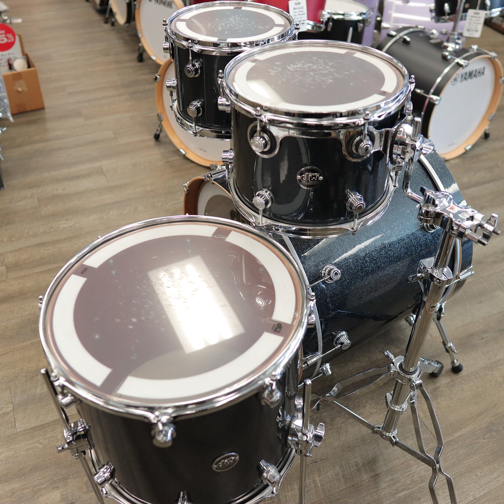 DW Like-New DW "Limited Edition" Performance Series 4-Piece Cherry Shell Pack 22/10/12/16 (Black Sparkle)