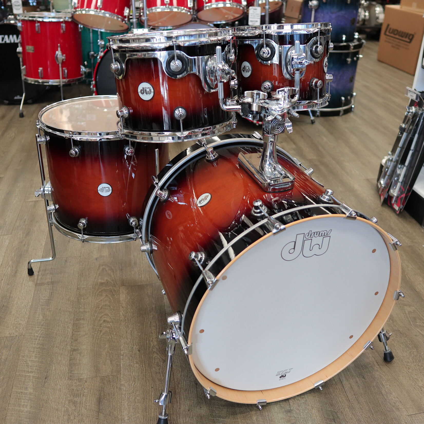 DW Pre-Owned DW Design Series 4-Piece Shell Pack 10/12/16/22 (Tobacco Burst Gloss Lacquer)