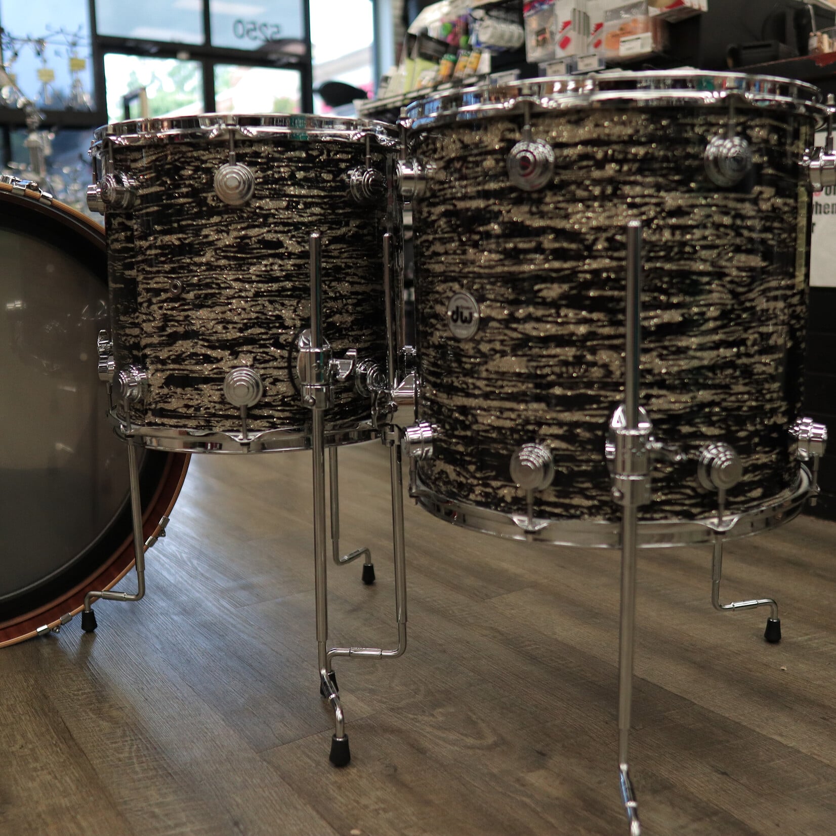 DW Pre-Owned DW Collector's Series Maple-Mahogany 4-Piece Shell Pack 12/14/16/24 (Black Oyster Glass)
