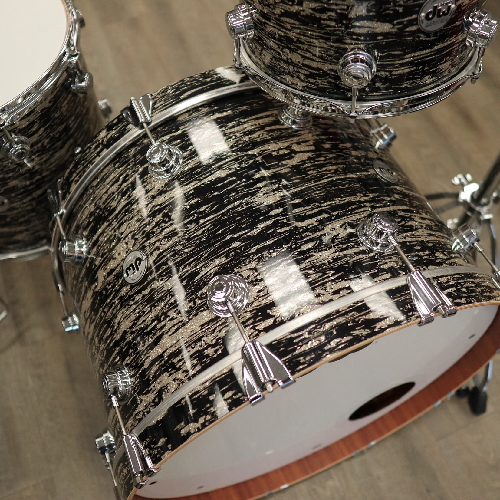 DW Pre-Owned DW Collector's Series Maple-Mahogany 4-Piece Shell Pack 12/14/16/24 (Black Oyster Glass)
