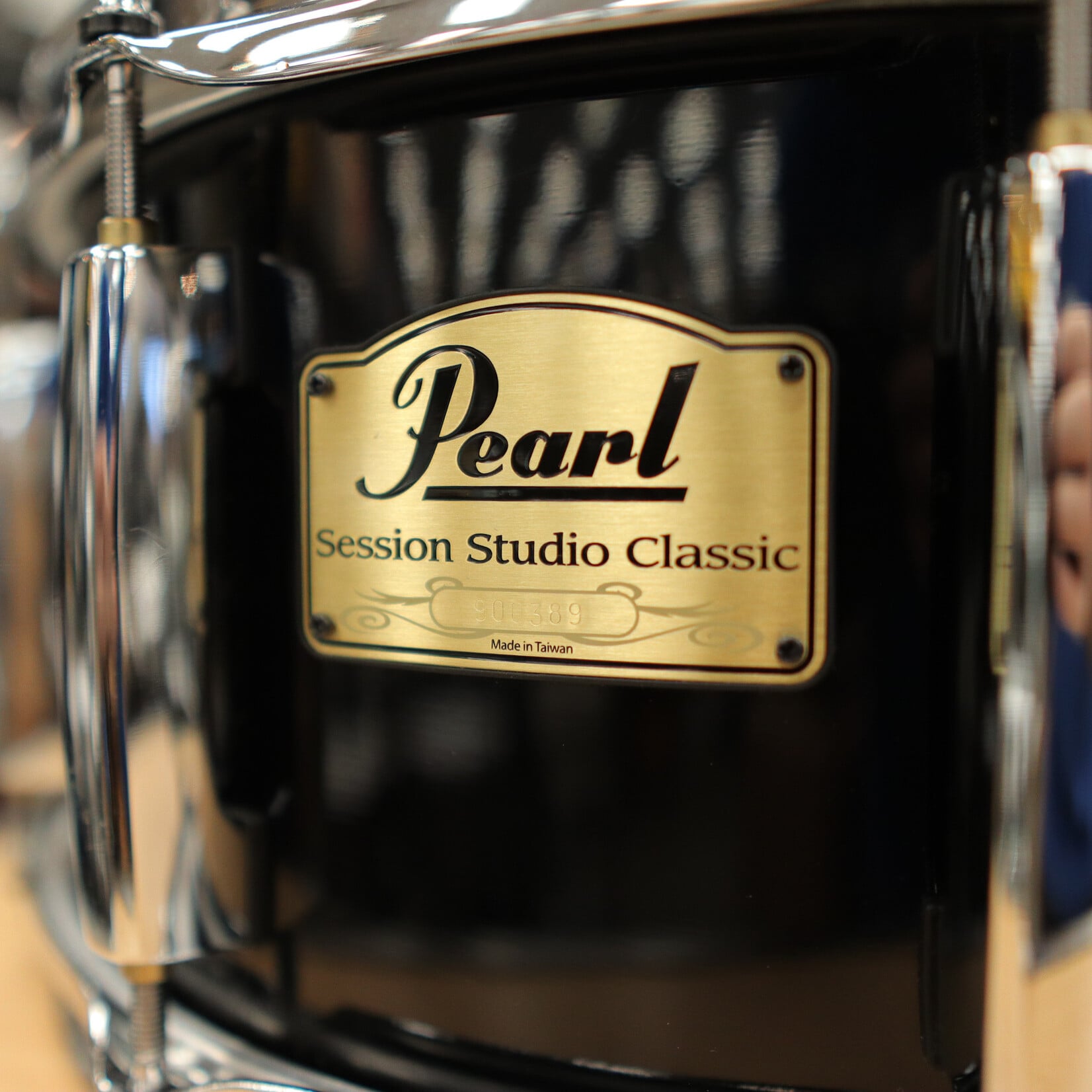 Pearl Pre-Owned Pearl Session Studio Classic 6.5x14" Snare Drum (Piano Black)