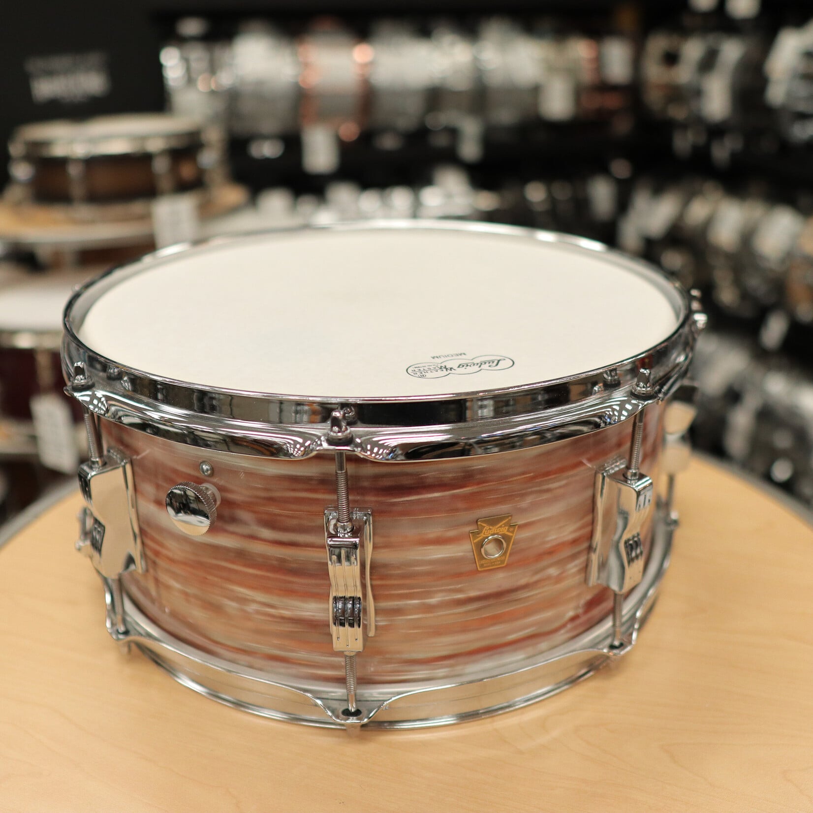 Ludwig Pre-Owned Ludwig Legacy Maple 6.5x14" Snare Drum (Oyster Pink Pearl)