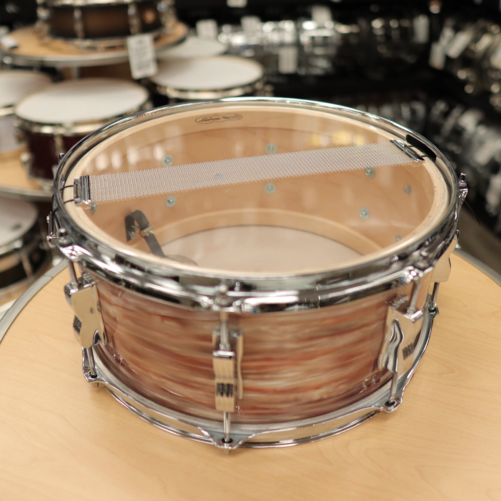 Ludwig Pre-Owned Ludwig Legacy Maple 6.5x14" Snare Drum (Oyster Pink Pearl)