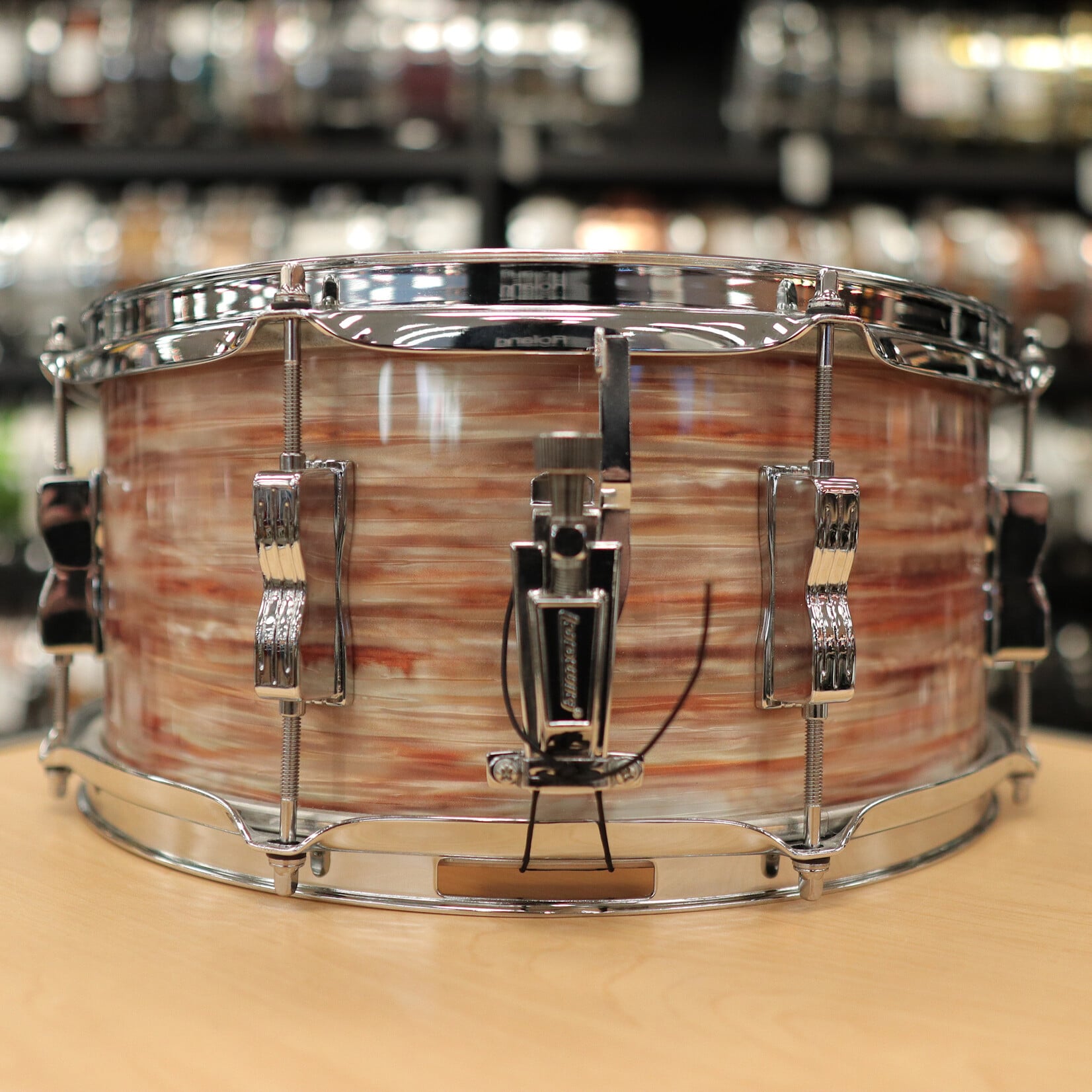 Ludwig Pre-Owned Ludwig Legacy Maple 6.5x14" Snare Drum (Oyster Pink Pearl)