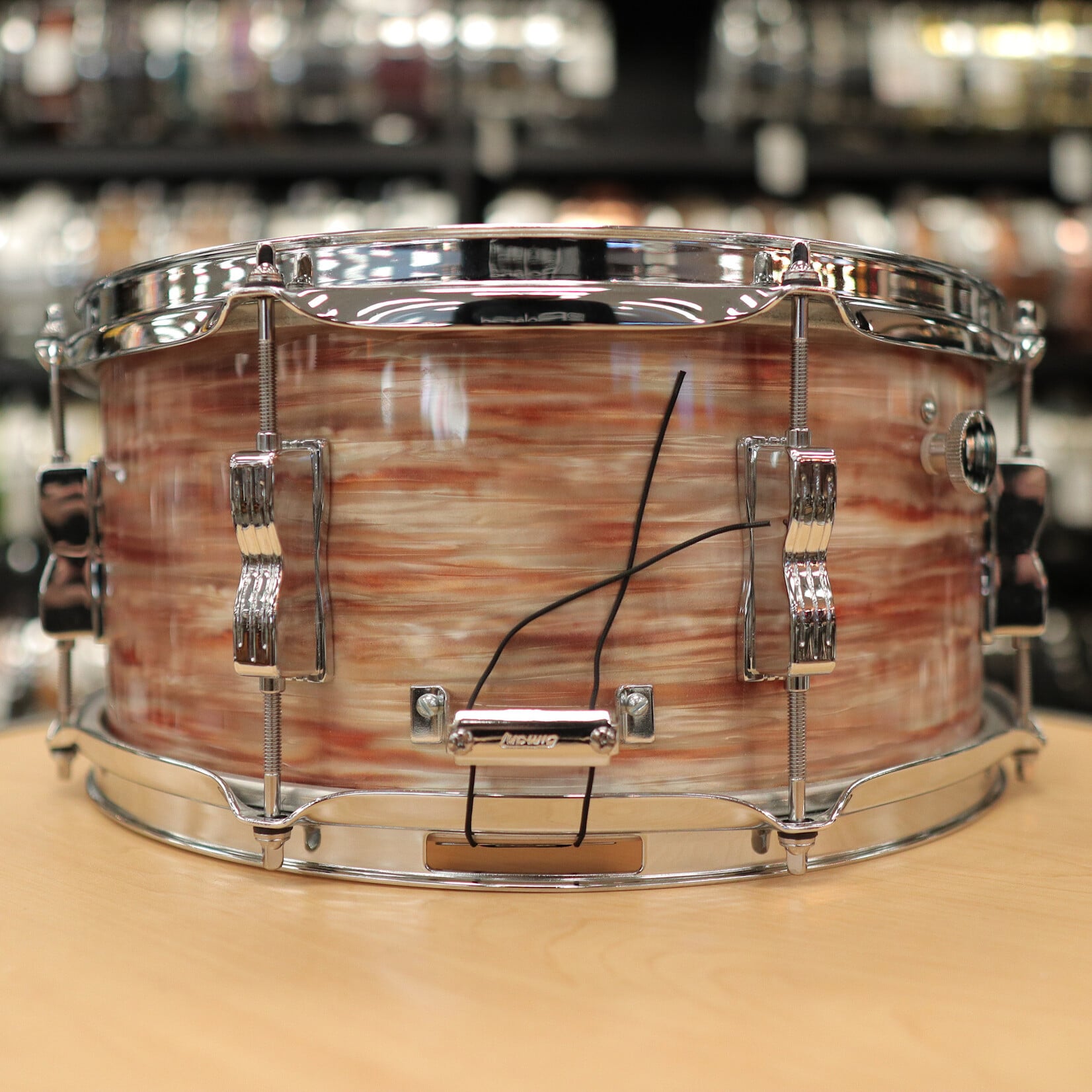 Ludwig Pre-Owned Ludwig Legacy Maple 6.5x14" Snare Drum (Oyster Pink Pearl)