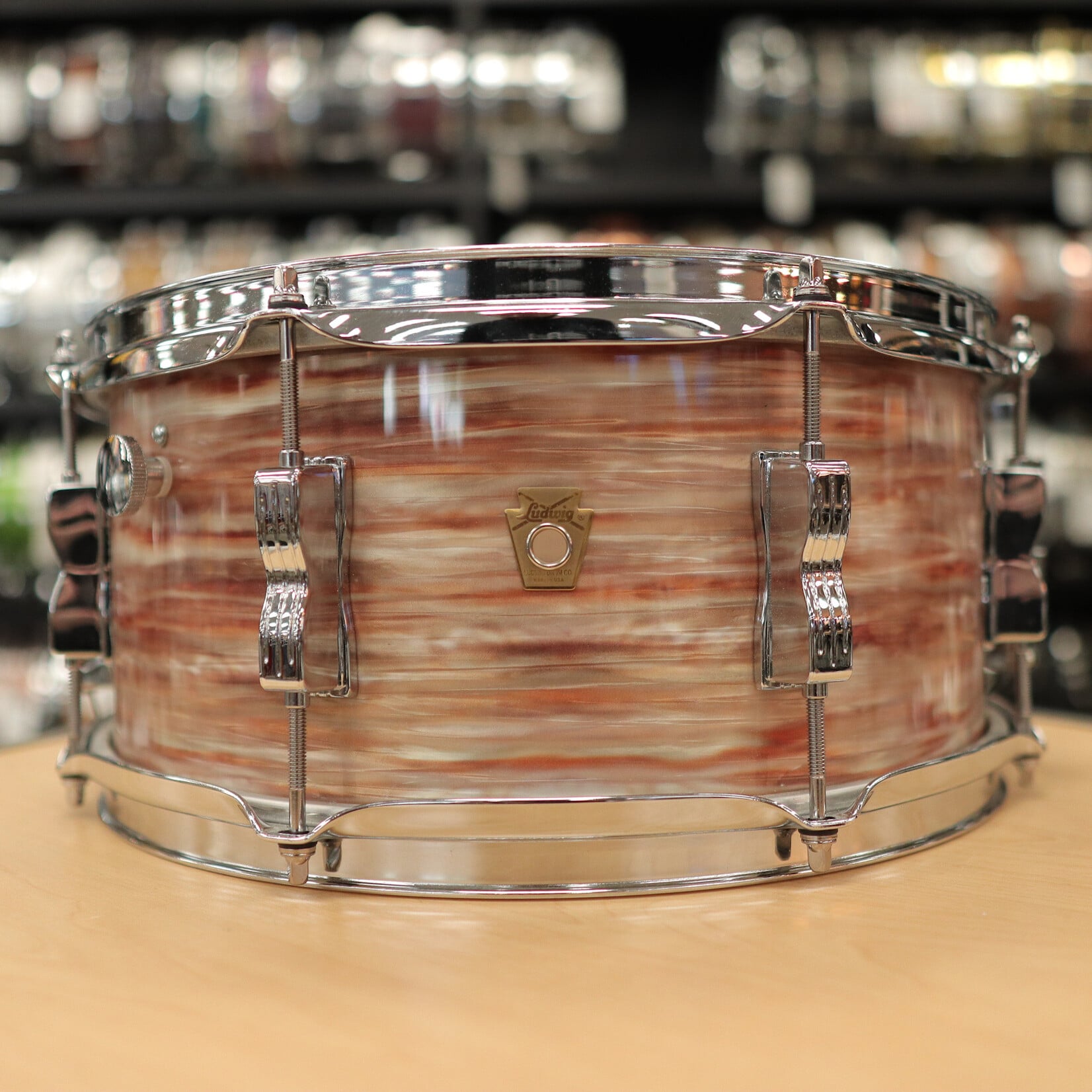 Ludwig Pre-Owned Ludwig Legacy Maple 6.5x14" Snare Drum (Oyster Pink Pearl)