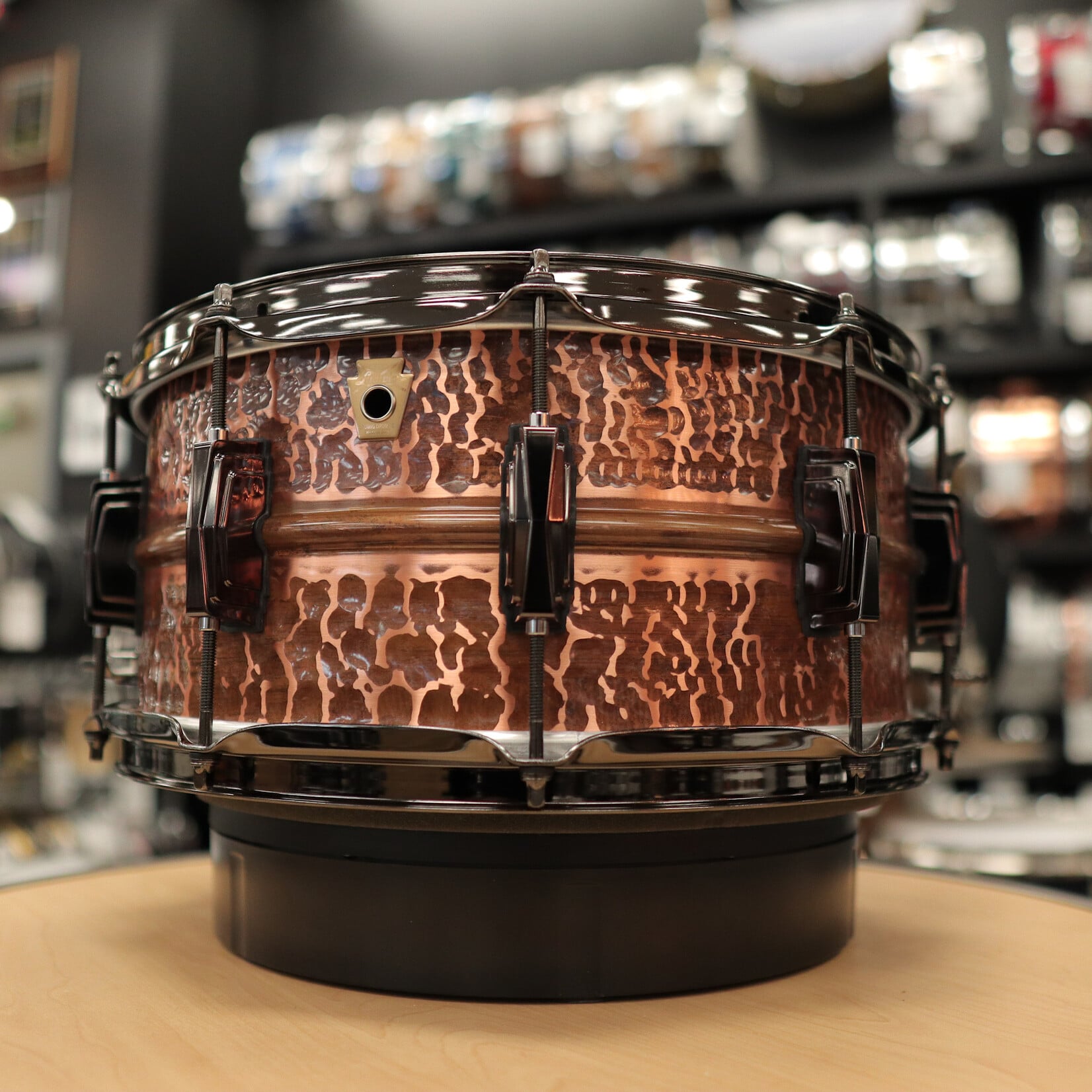 Ludwig Ludwig 6.5x14" Raw Hammered Copperphonic  With Black Hardware And Black Hoops LC663CKWMBLK