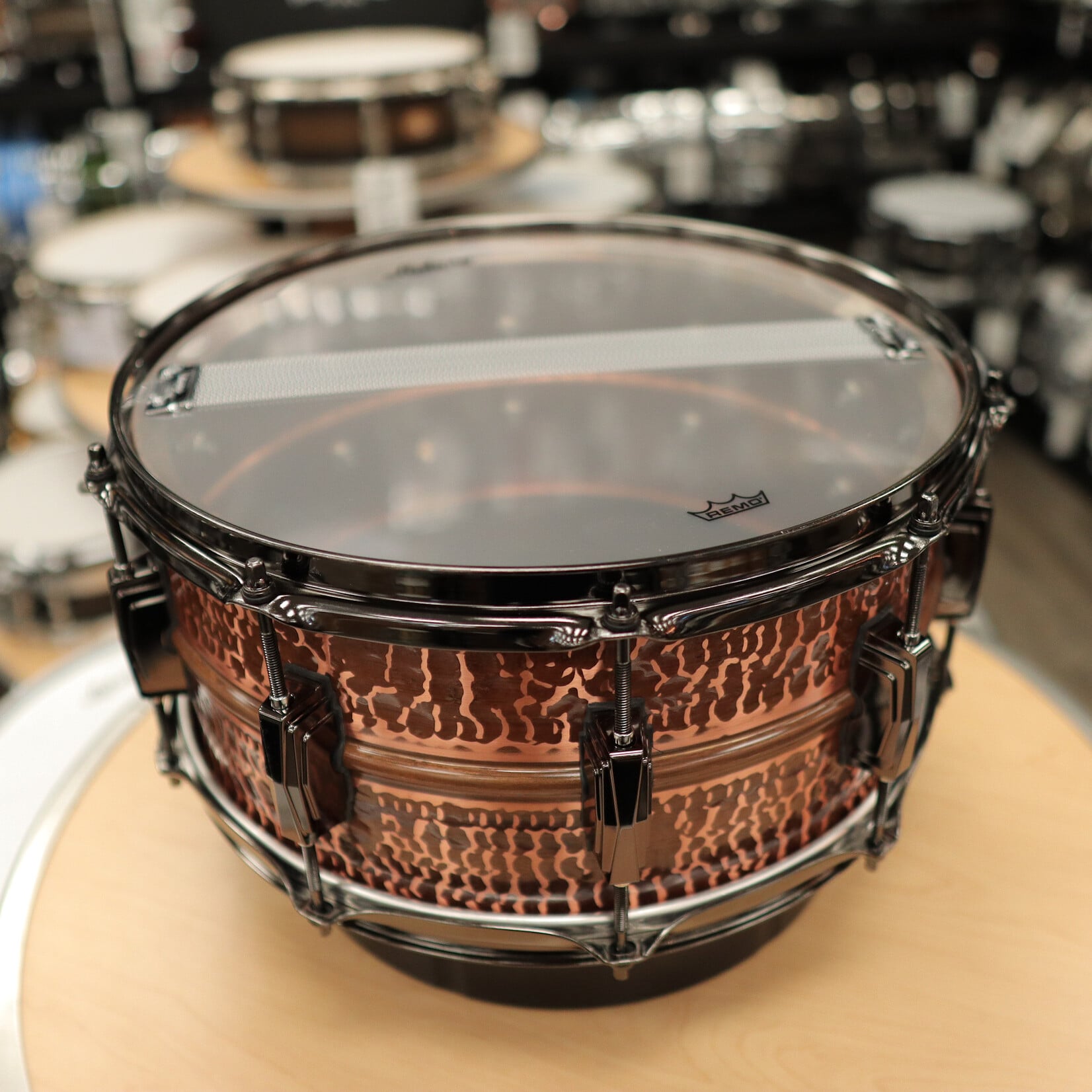Ludwig Ludwig 6.5x14" Raw Hammered Copperphonic  With Black Hardware And Black Hoops LC663CKWMBLK