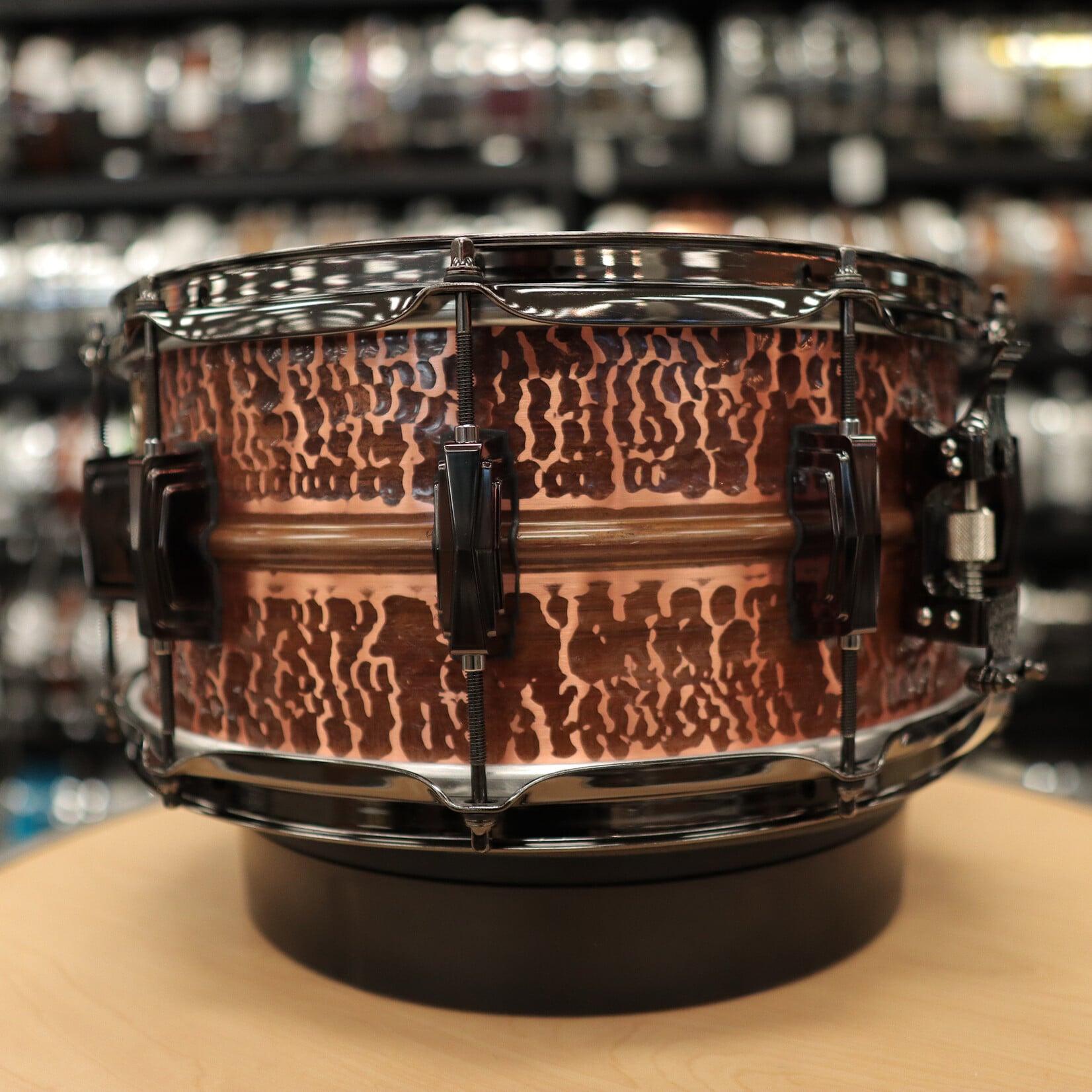 Ludwig Ludwig 6.5x14" Raw Hammered Copperphonic  With Black Hardware And Black Hoops LC663CKWMBLK