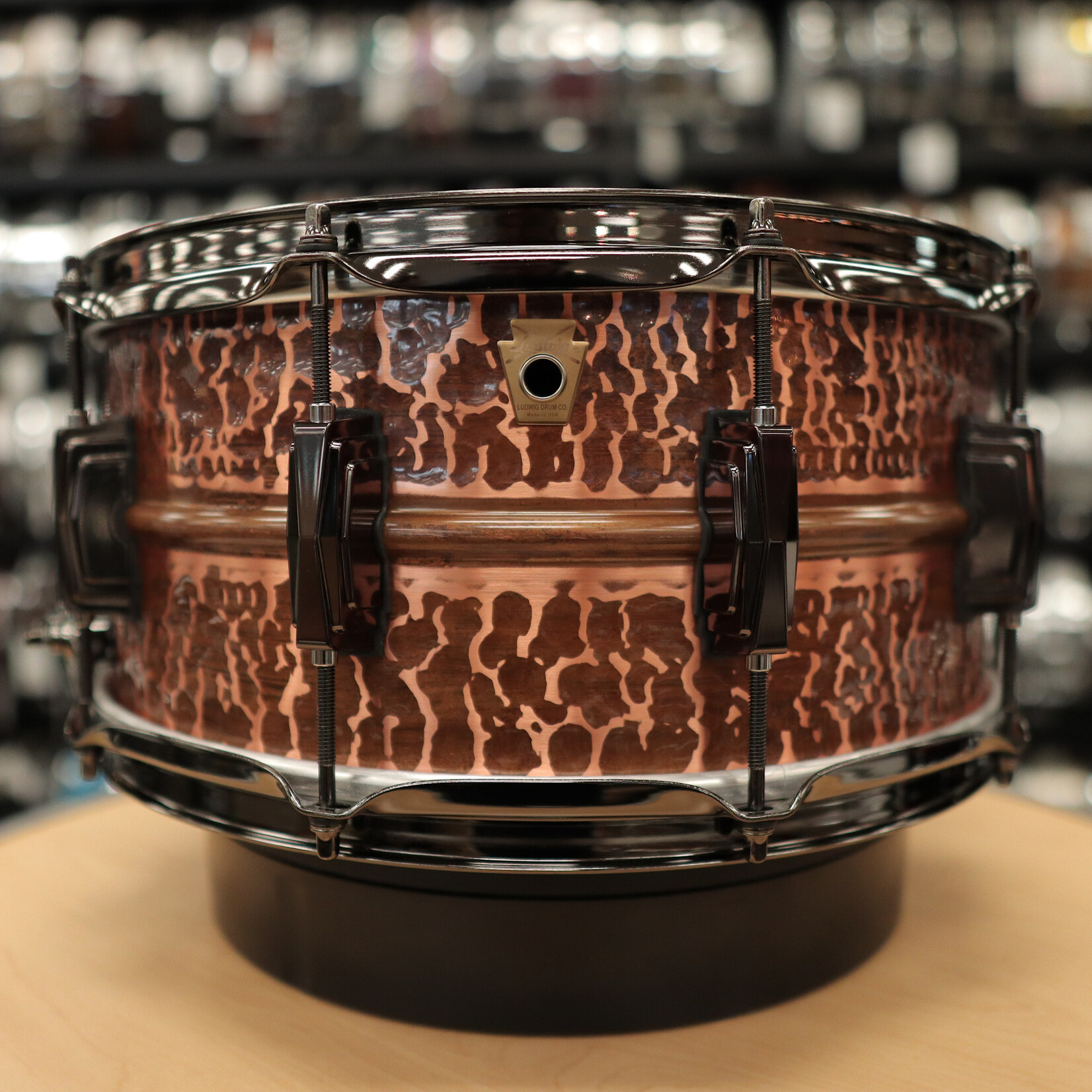 Ludwig Ludwig 6.5x14" Raw Hammered Copperphonic w/ Black Hardware & Black Hoops LC663CKWMBLK