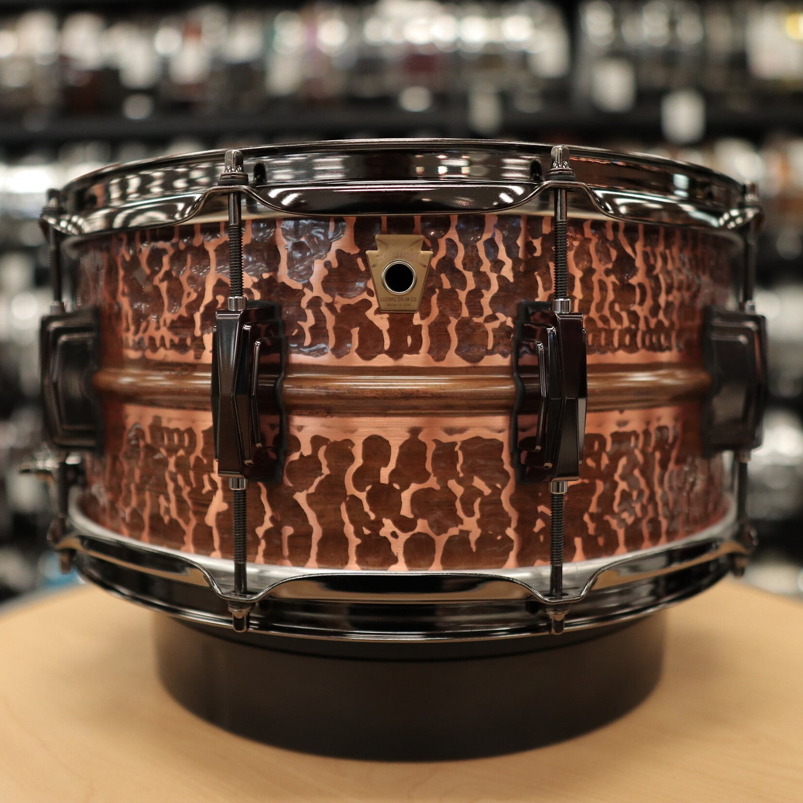Ludwig Ludwig 6.5x14" Raw Hammered Copperphonic  With Black Hardware And Black Hoops LC663CKWMBLK