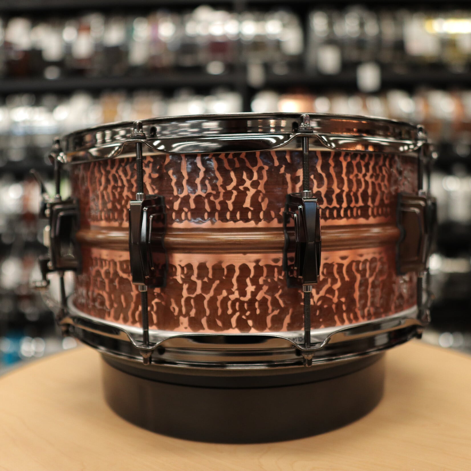Ludwig Ludwig 6.5x14" Raw Hammered Copperphonic  With Black Hardware And Black Hoops LC663CKWMBLK