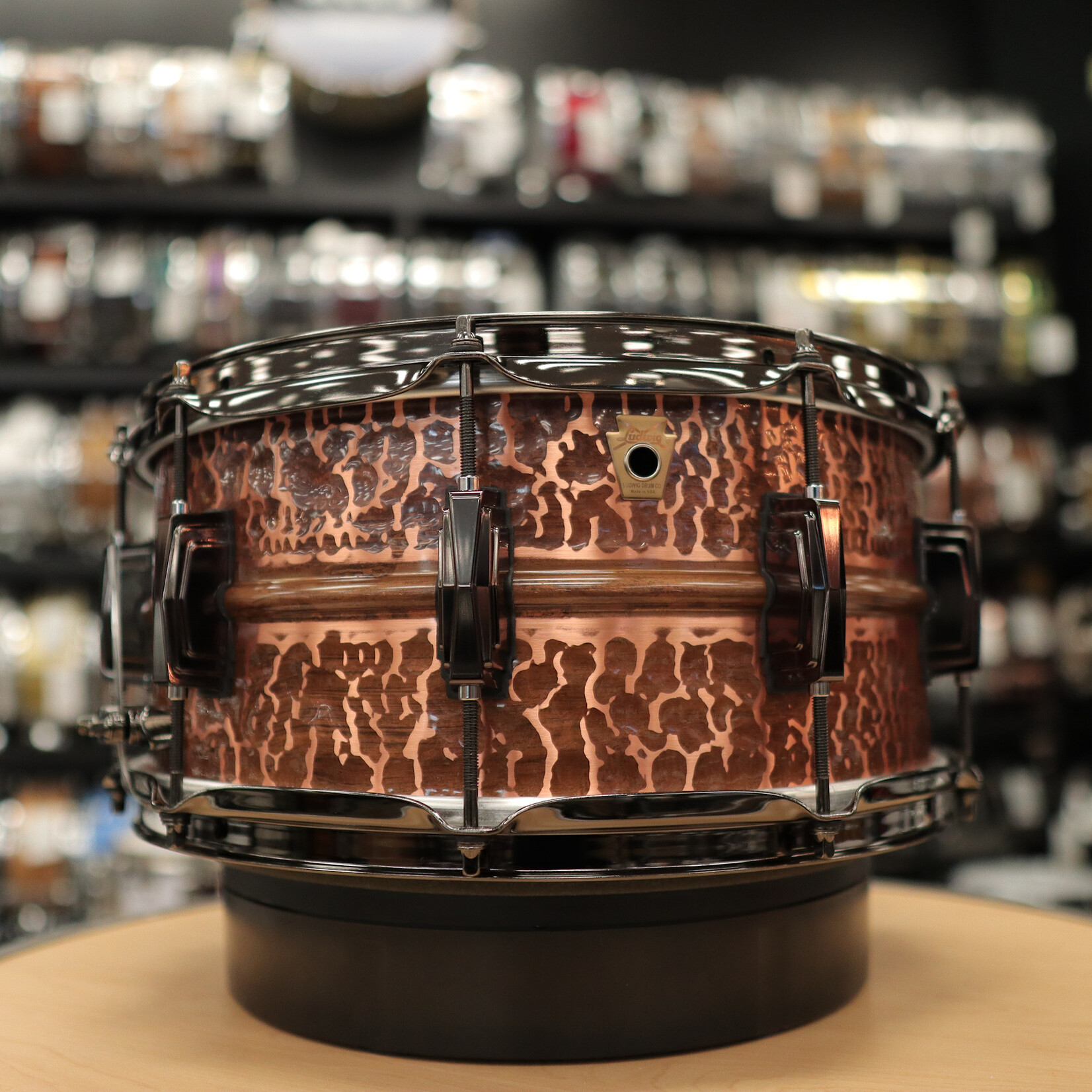 Ludwig Ludwig 6.5x14" Raw Hammered Copperphonic w/ Black Hardware & Black Hoops LC663CKWMBLK