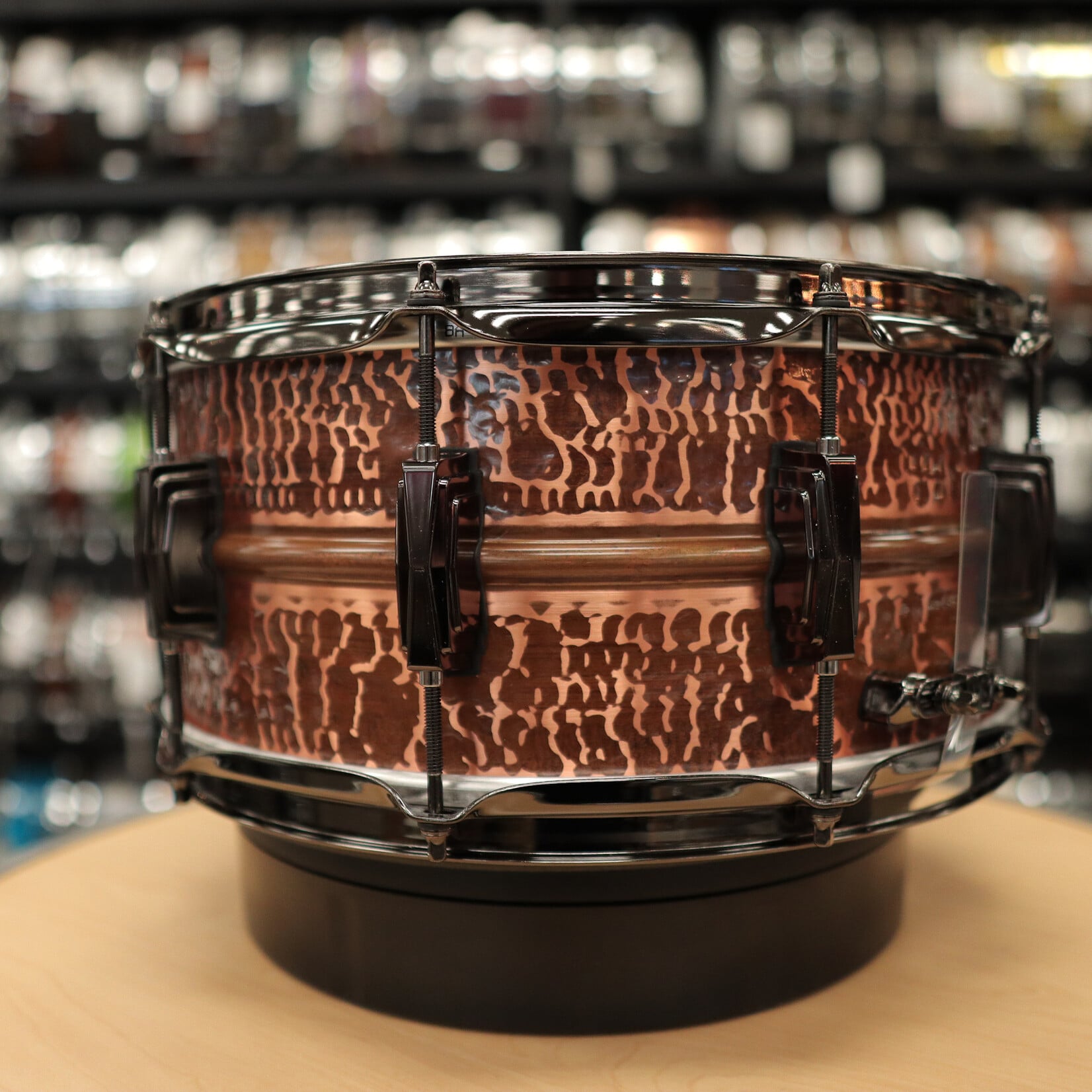 Ludwig Ludwig 6.5x14" Raw Hammered Copperphonic  With Black Hardware And Black Hoops LC663CKWMBLK