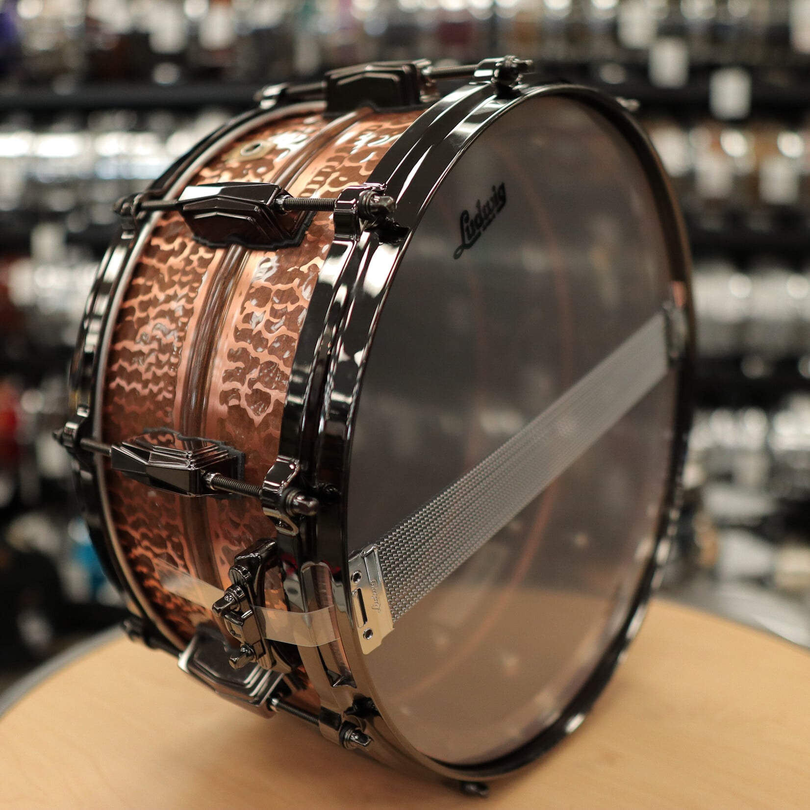 Ludwig Ludwig 6.5x14" Raw Hammered Copperphonic  With Black Hardware And Black Die-Cast Hoops LC663CKWMDBLK