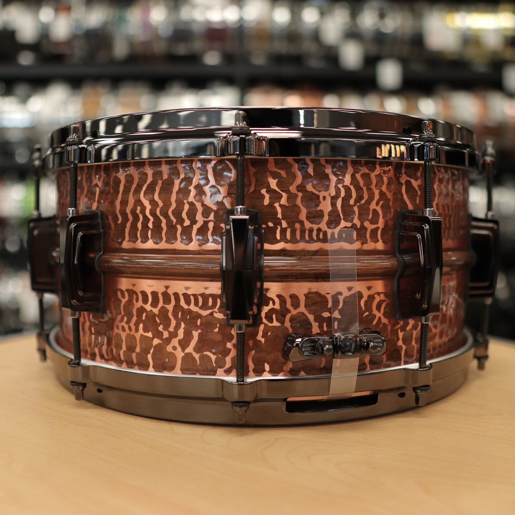 Ludwig Ludwig 6.5x14" Raw Hammered Copperphonic  With Black Hardware And Black Die-Cast Hoops LC663CKWMDBLK
