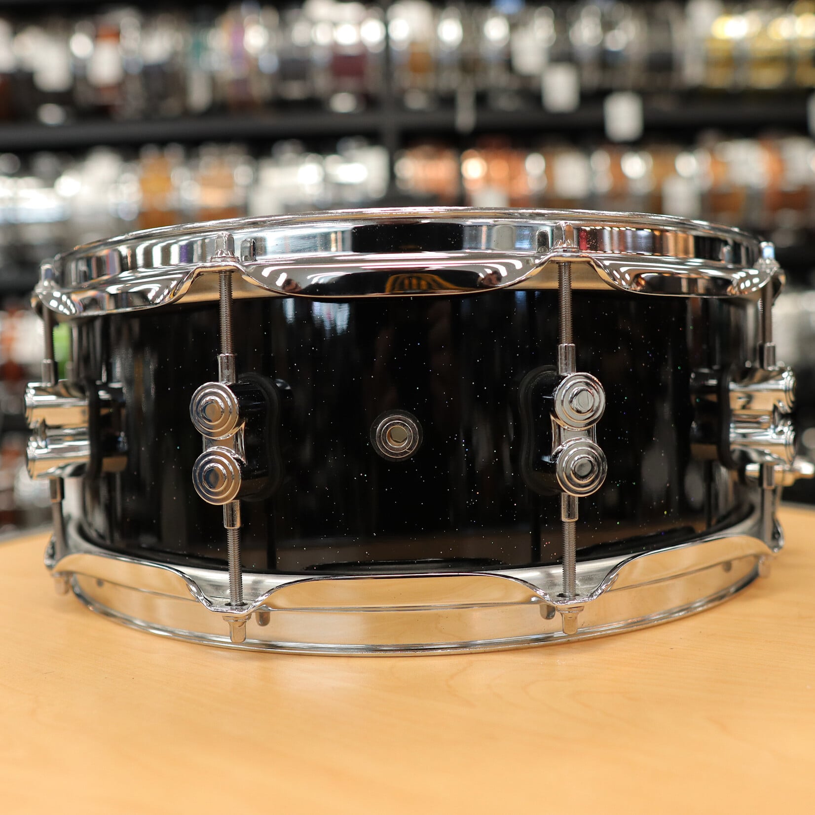 DW Pre-Owned DW Performance Series 5.5x14" Maple Snare Drum (Black Mirra)