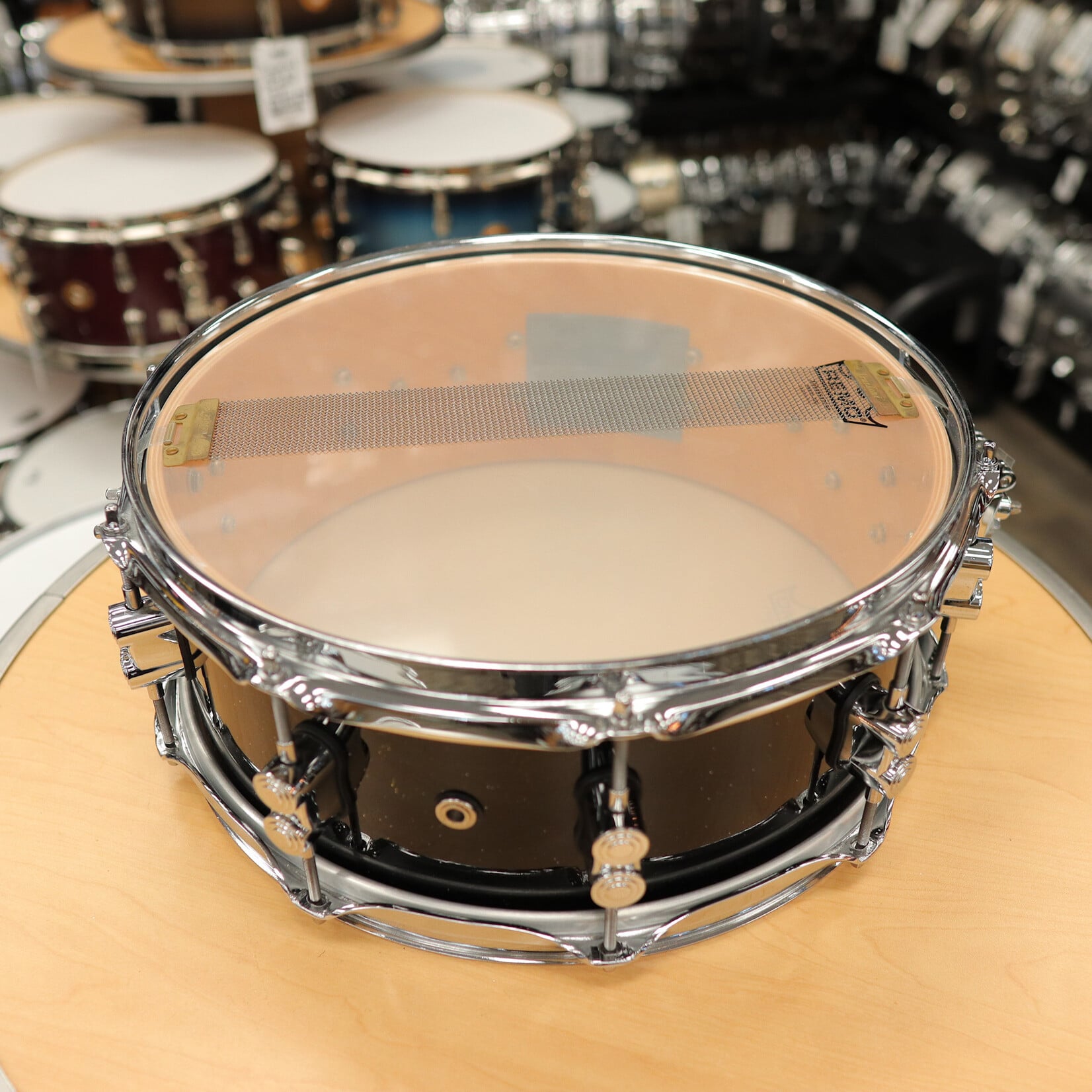 DW Pre-Owned DW Performance Series 5.5x14" Maple Snare Drum (Black Mirra)