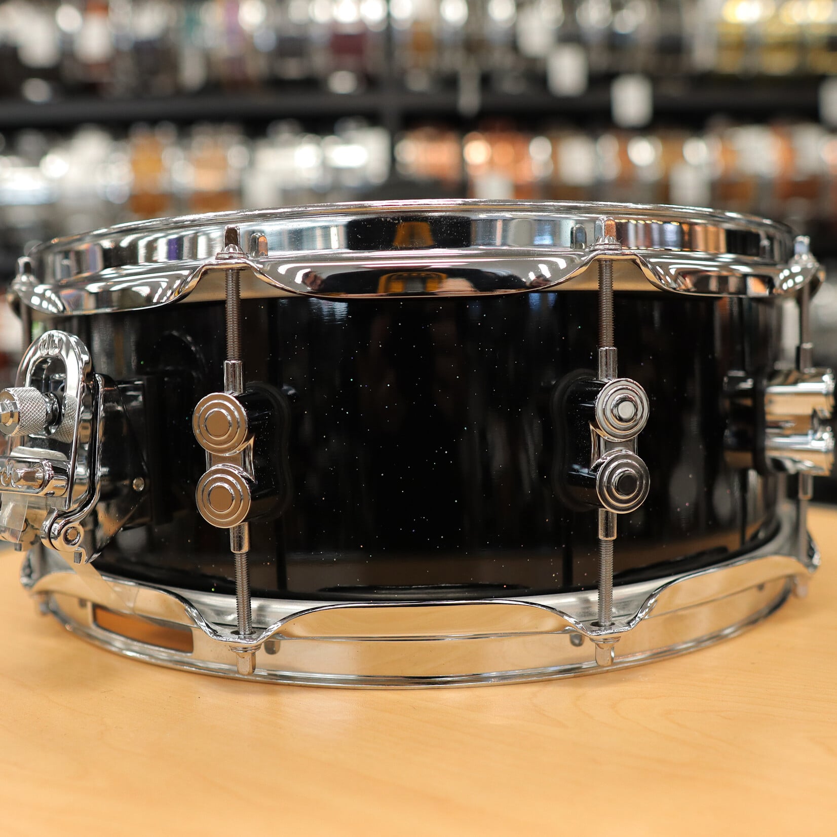 DW Pre-Owned DW Performance Series 5.5x14" Maple Snare Drum (Black Mirra)