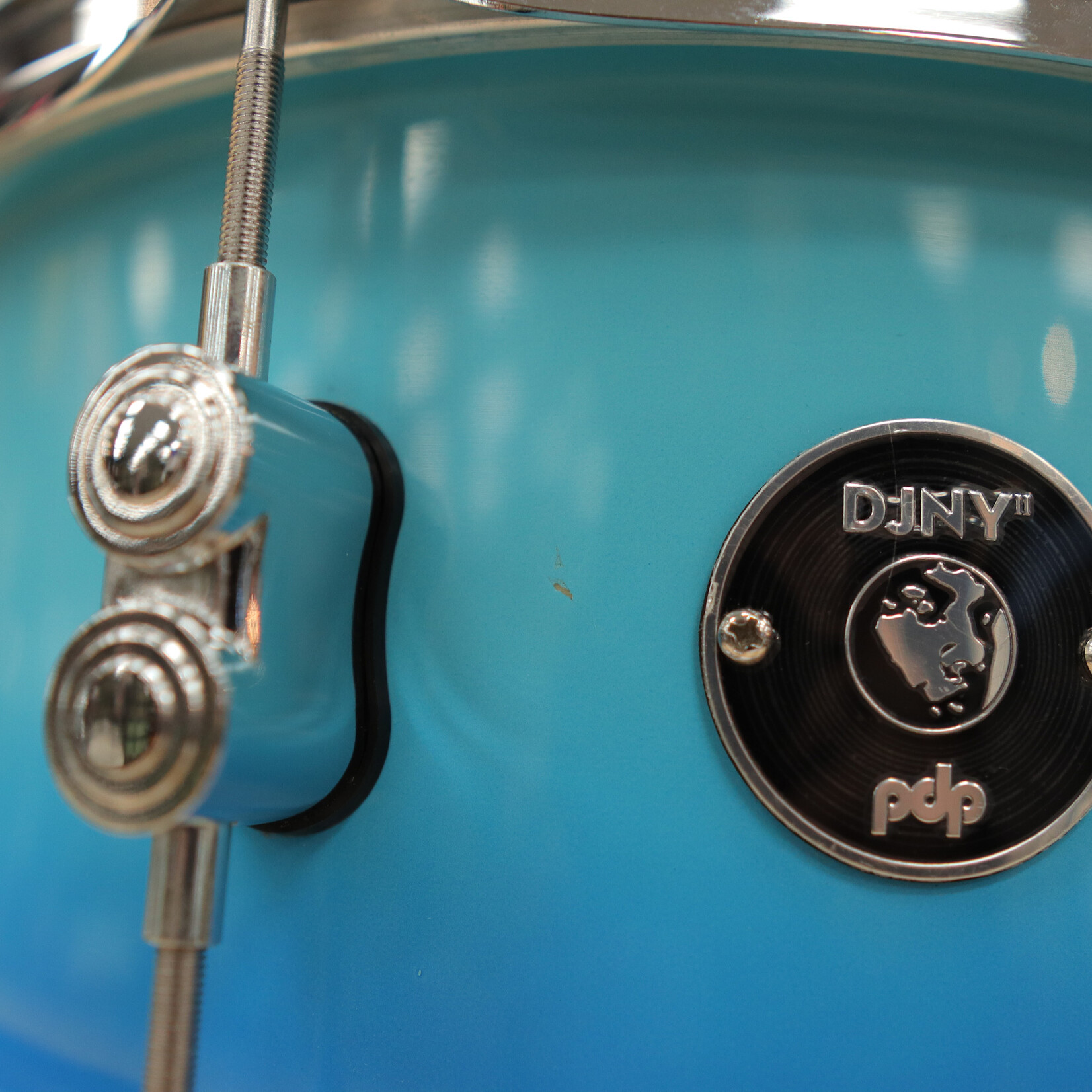 PDP B-Stock PDP Daru Jones 6x13" New Yorker Snare Drum (Blue Fade)