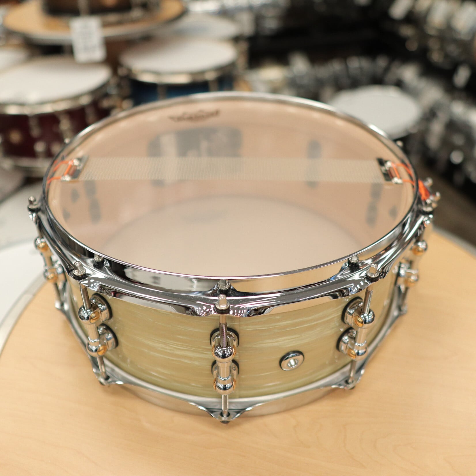 Pearl Pre-Owned Pearl Music City Custom 5.5x14" Masters Maple Reserve Snare Drum (Nicotine White Marine Pearl)