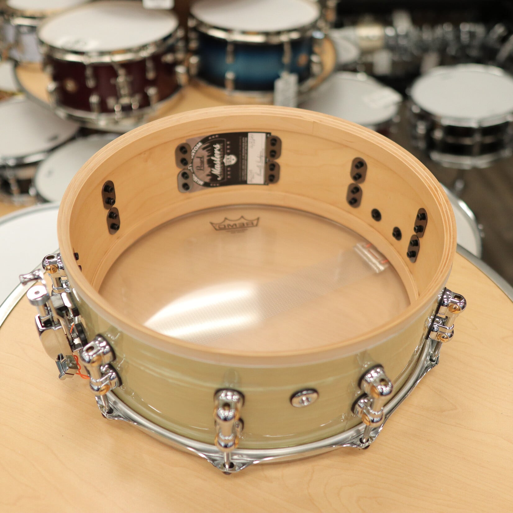 Pearl Pre-Owned Pearl Music City Custom 5.5x14" Masters Maple Reserve Snare Drum (Nicotine White Marine Pearl)