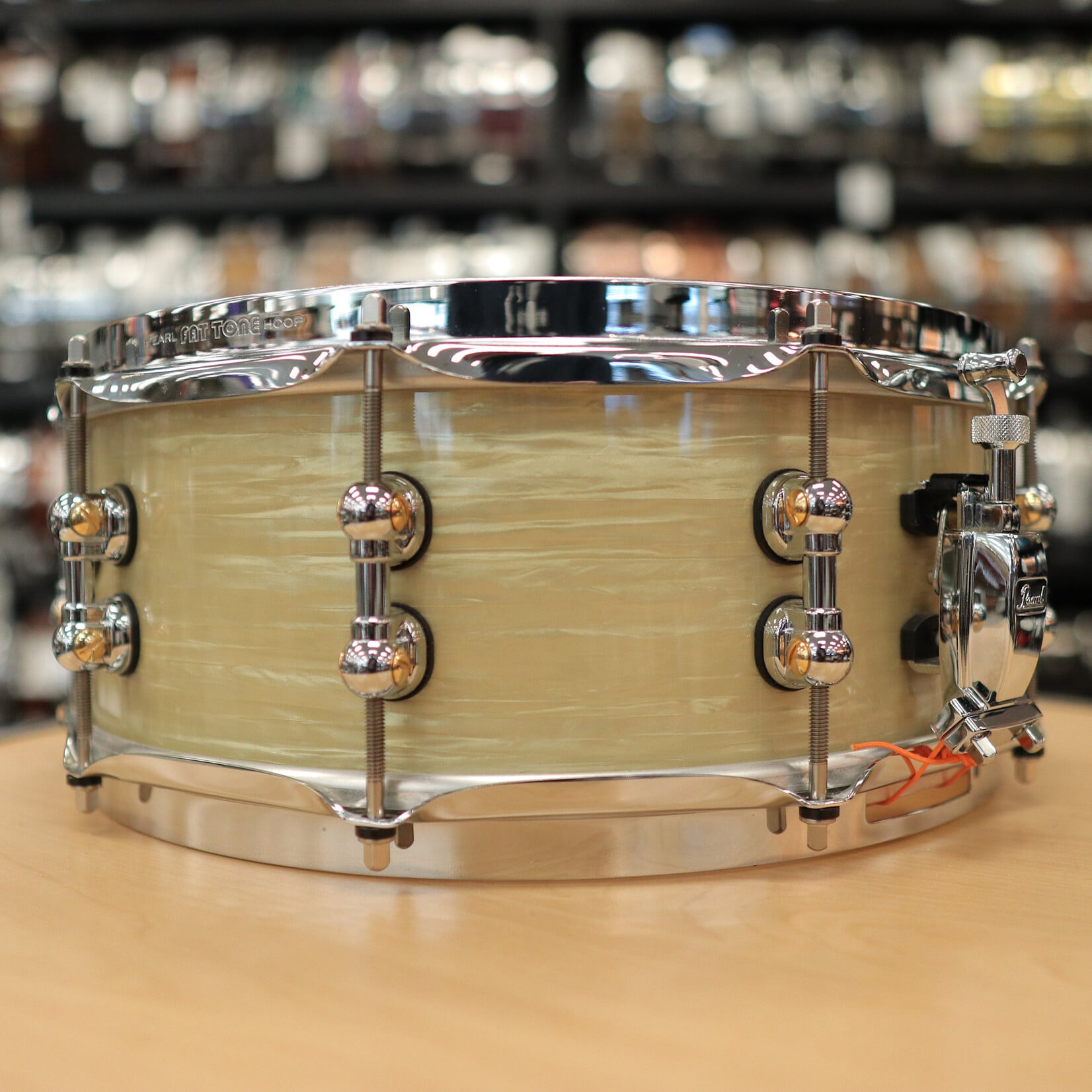 Pearl Pre-Owned Pearl Music City Custom 5.5x14" Masters Maple Reserve Snare Drum (Nicotine White Marine Pearl)