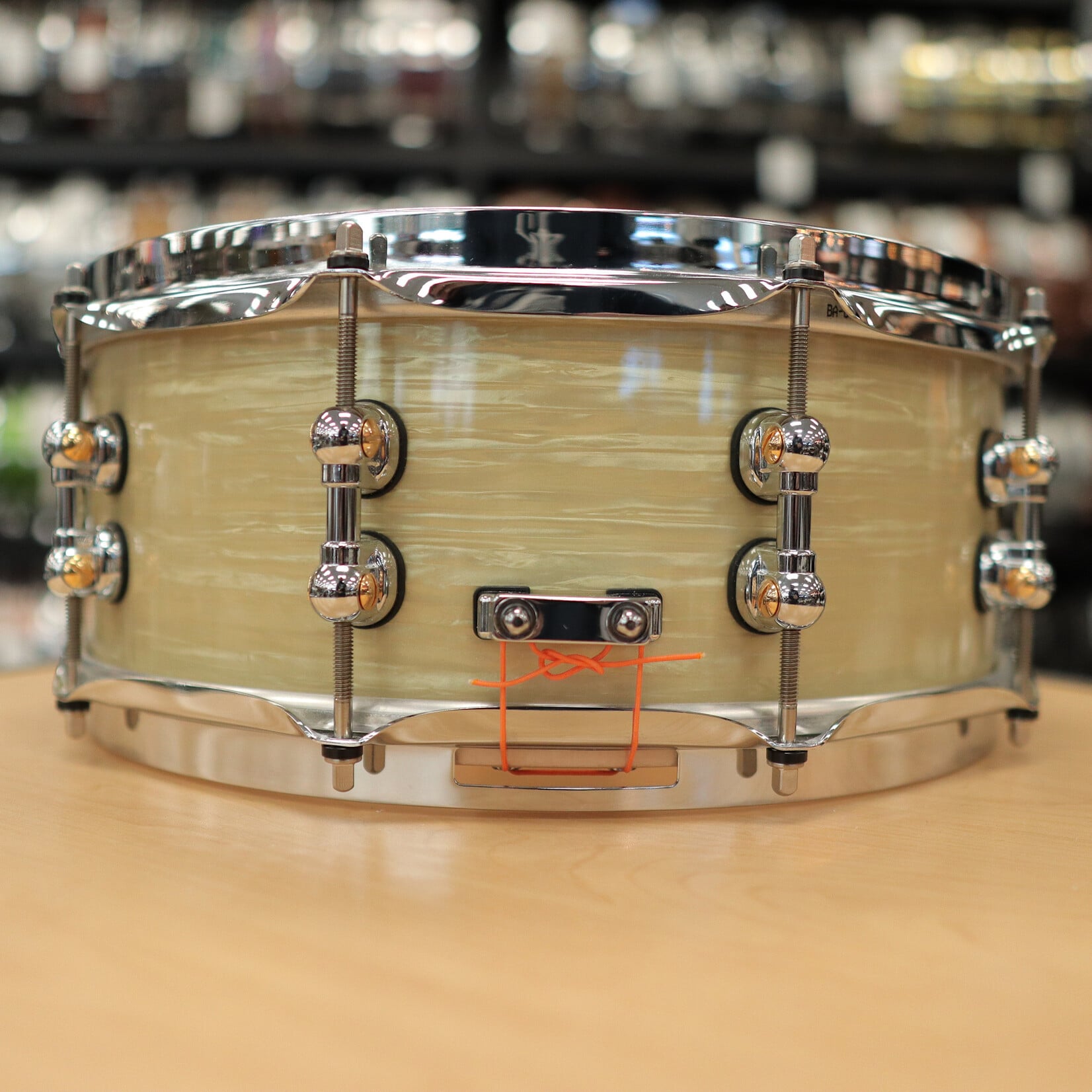 Pearl Pre-Owned Pearl Music City Custom 5.5x14" Masters Maple Reserve Snare Drum (Nicotine White Marine Pearl)