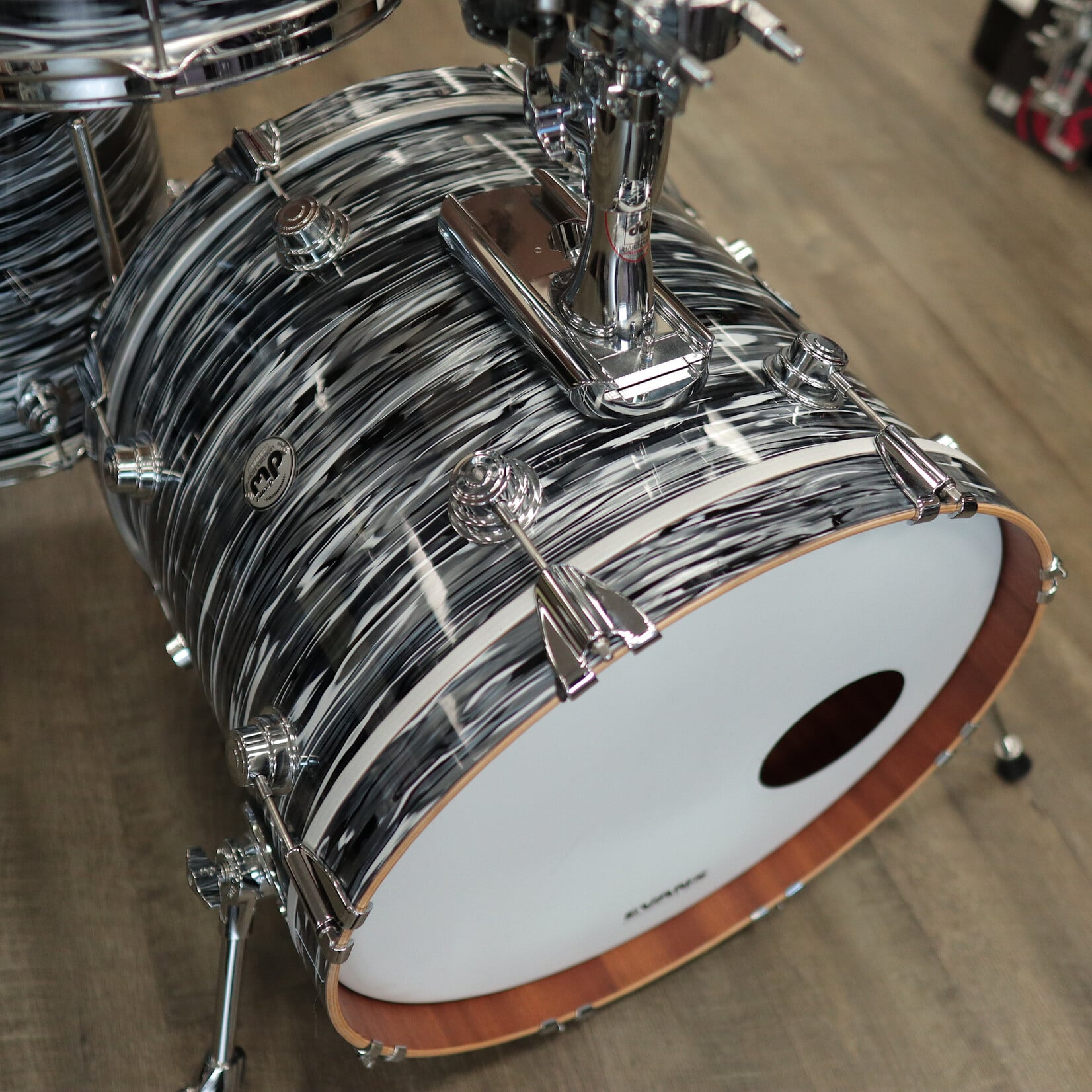 DW Pre-Owned DW Collector's Series Maple/Mahogany 4-Piece Shell Pack 10/12/14/20 (Black Oyster)