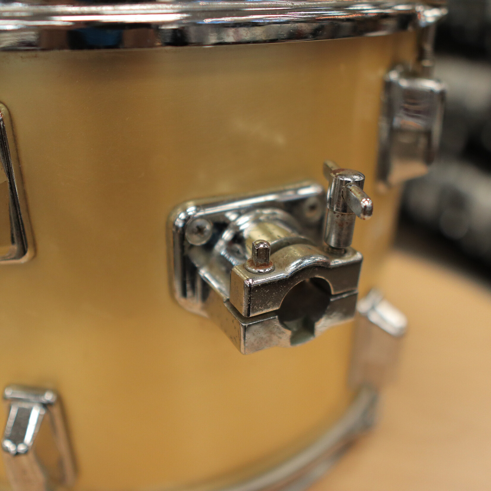 Pearl Pre-Owned Pearl 10x14" Wood-Fiberglass Tom (Gold Satin Wrap)