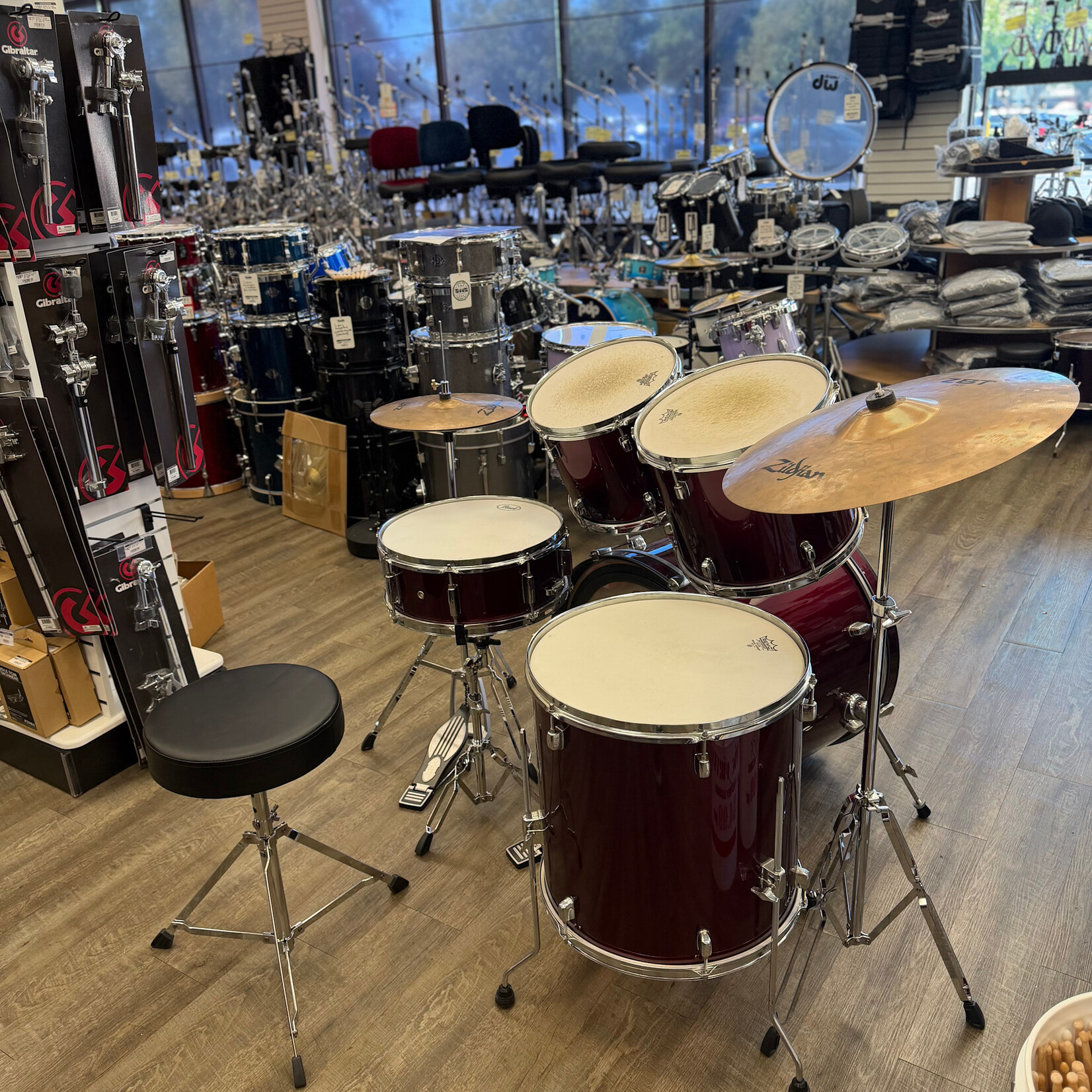 Pearl Used Pearl Forum Complete Kit w/ Hardware and Cymbals