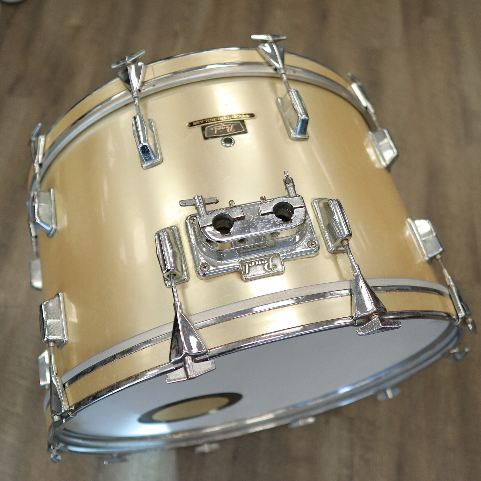 Pearl Pre-Owned Pearl 14x24" Wood-Fiberglass Bass Drum (Gold Satin Wrap)