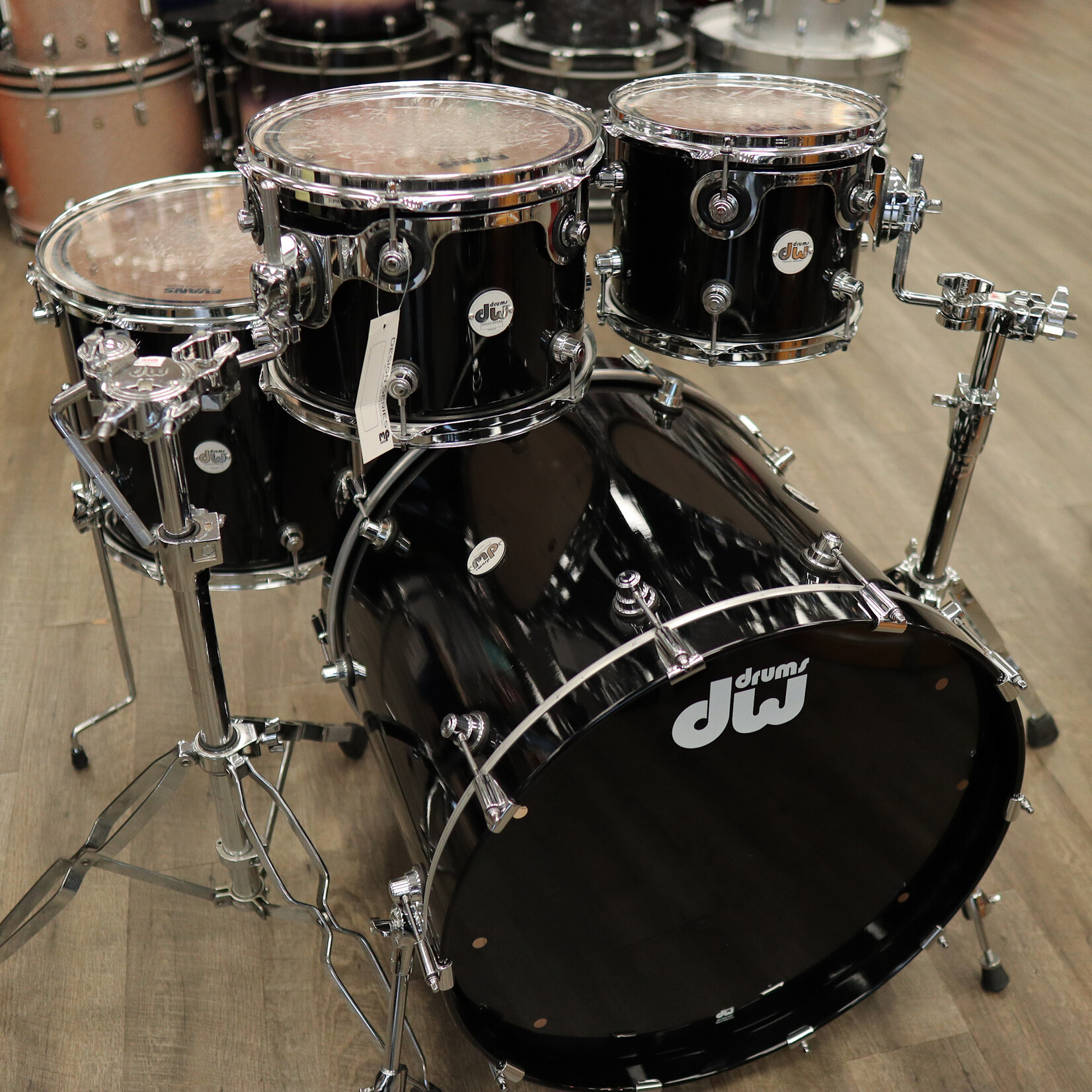 DW Used DW Design Series 4-Piece Shell Pack 10/12/16/22 (Black Gloss Lacquer)