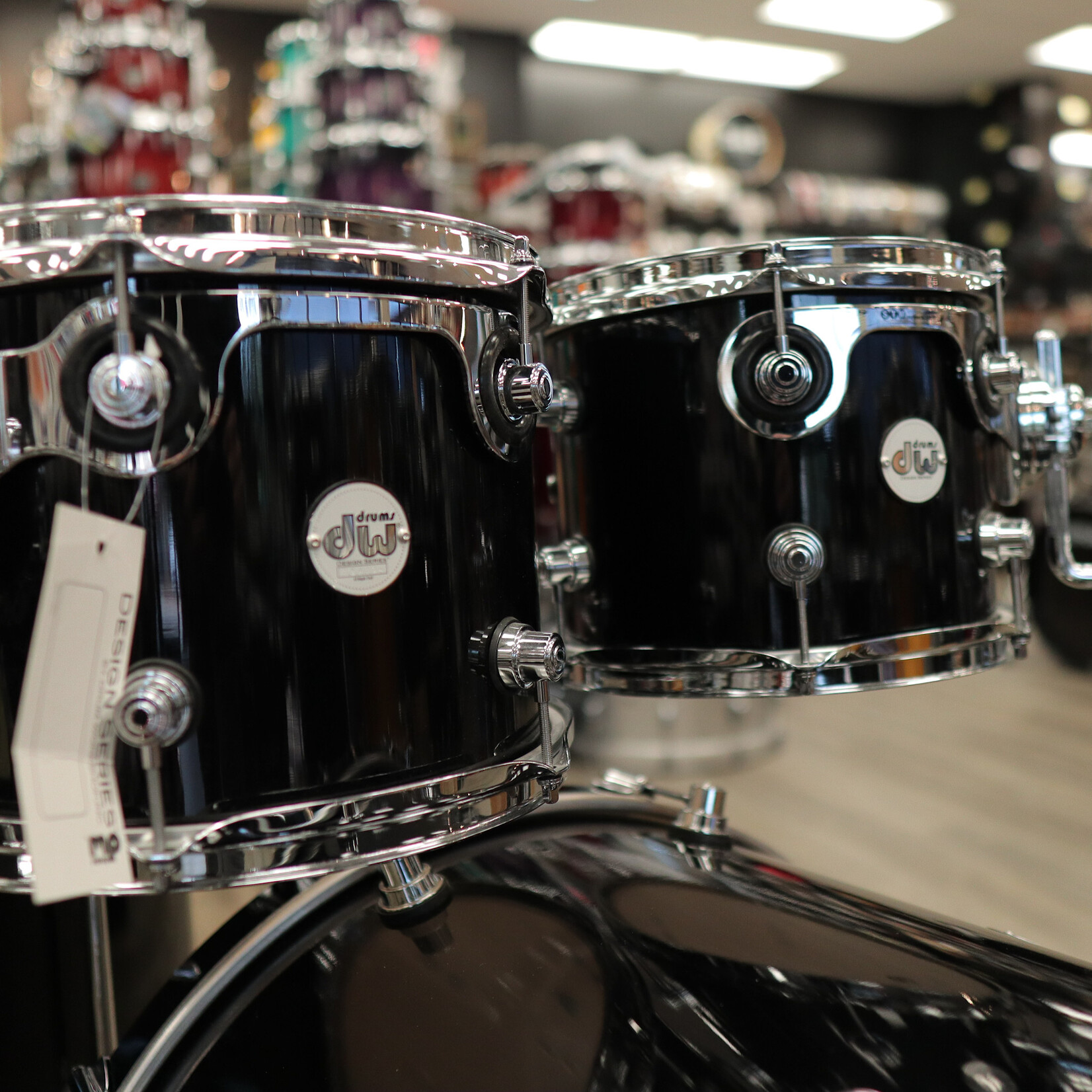 DW Used DW Design Series 4-Piece Shell Pack 10/12/16/22 (Black Gloss Lacquer)
