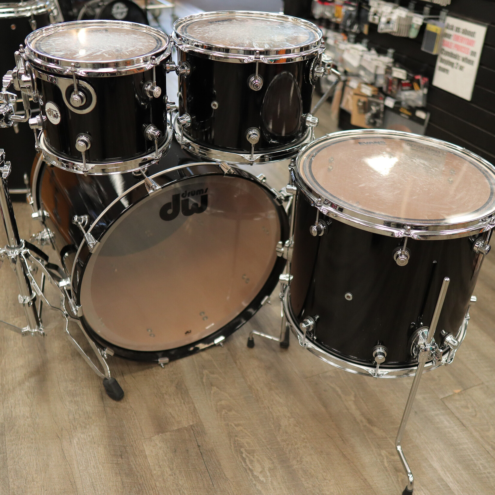 DW Used DW Design Series 4-Piece Shell Pack 10/12/16/22 (Black Gloss Lacquer)