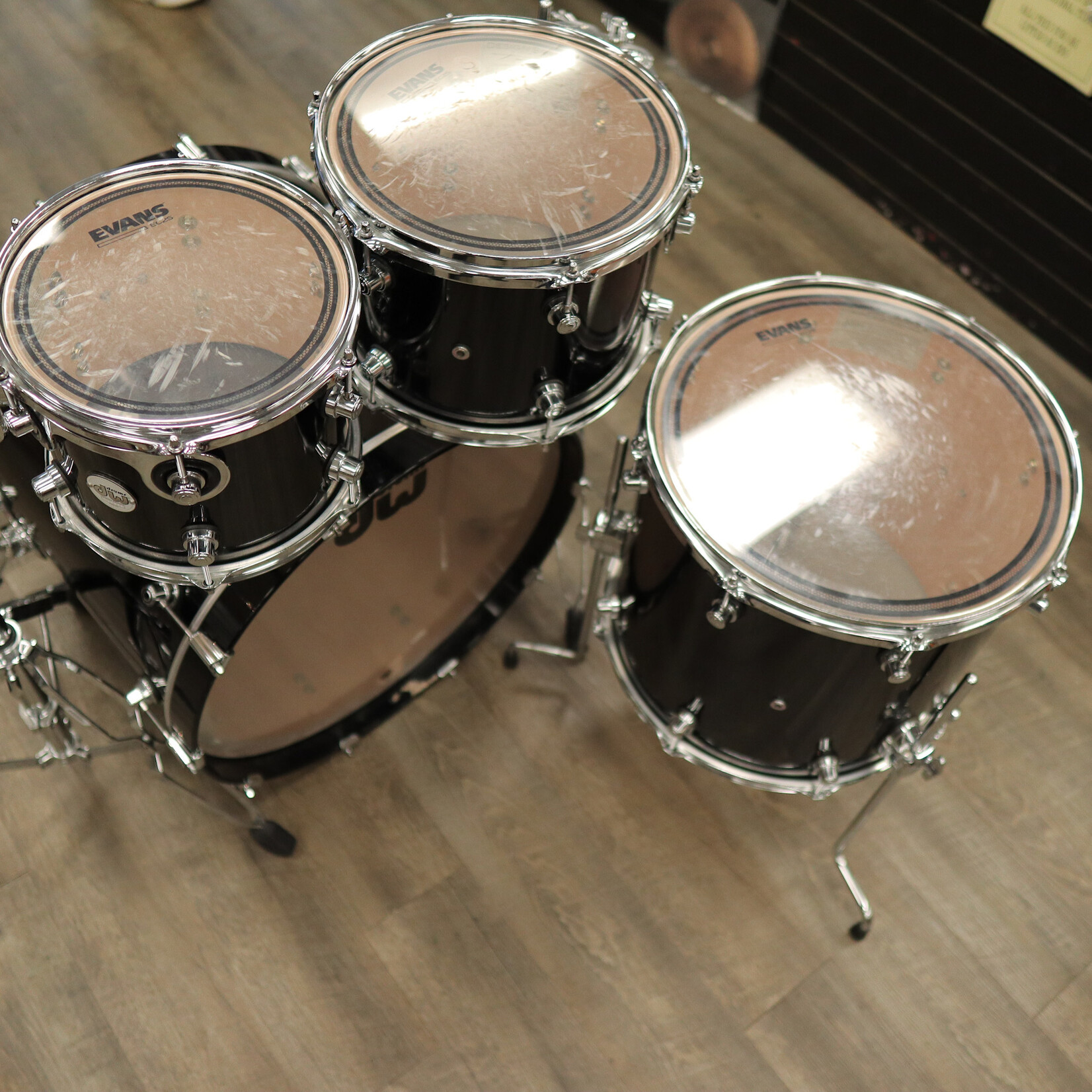 DW Used DW Design Series 4-Piece Shell Pack 10/12/16/22 (Black Gloss Lacquer)