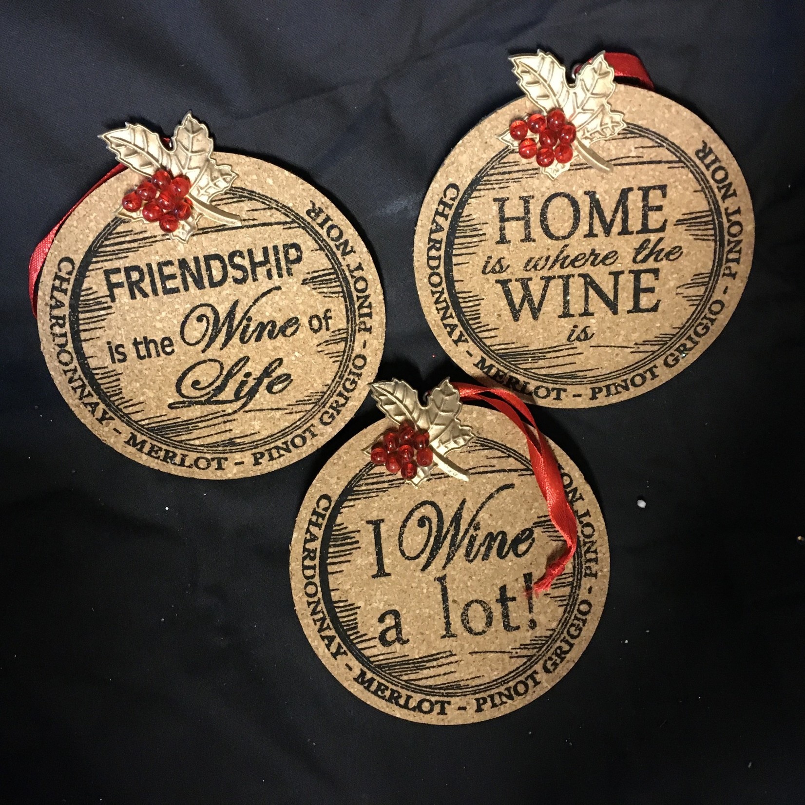 **Round Cork Wine Ornament 3A