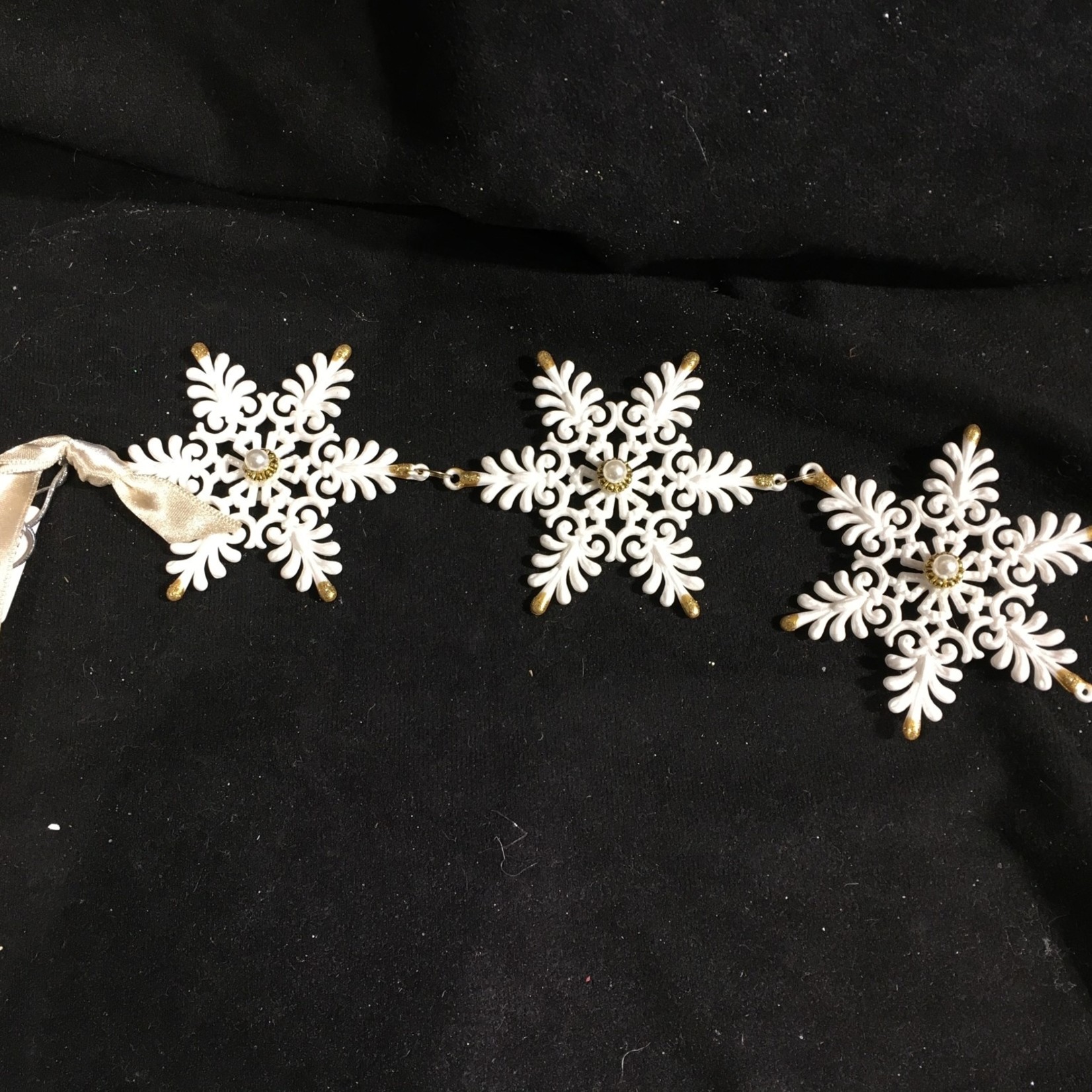 **White w/Gold & Pearl Snowflake Cluster