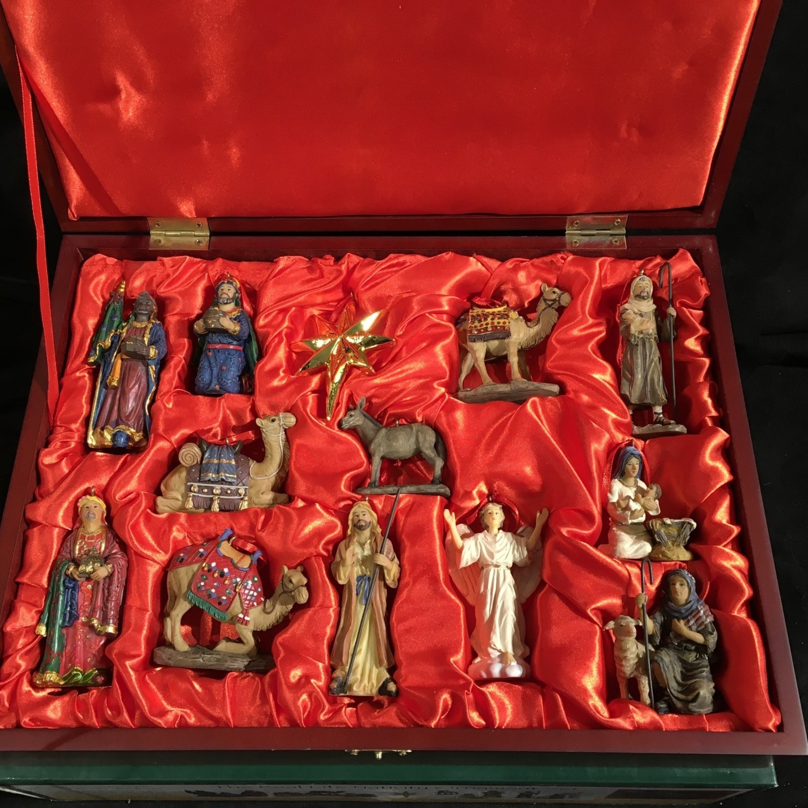 Heirloom 15 pc Nativity Set by Roman