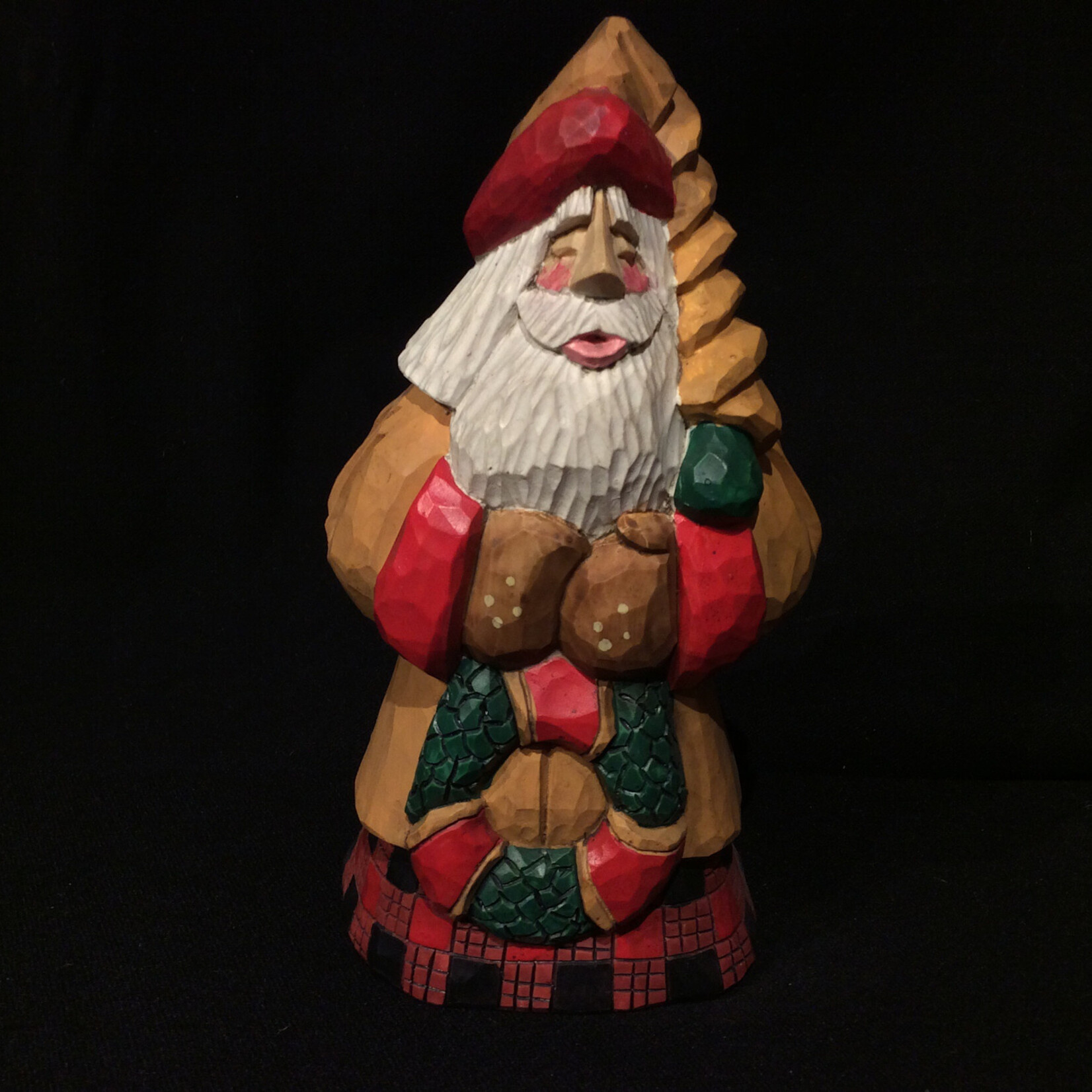 7" Carved Santa w/Wreath